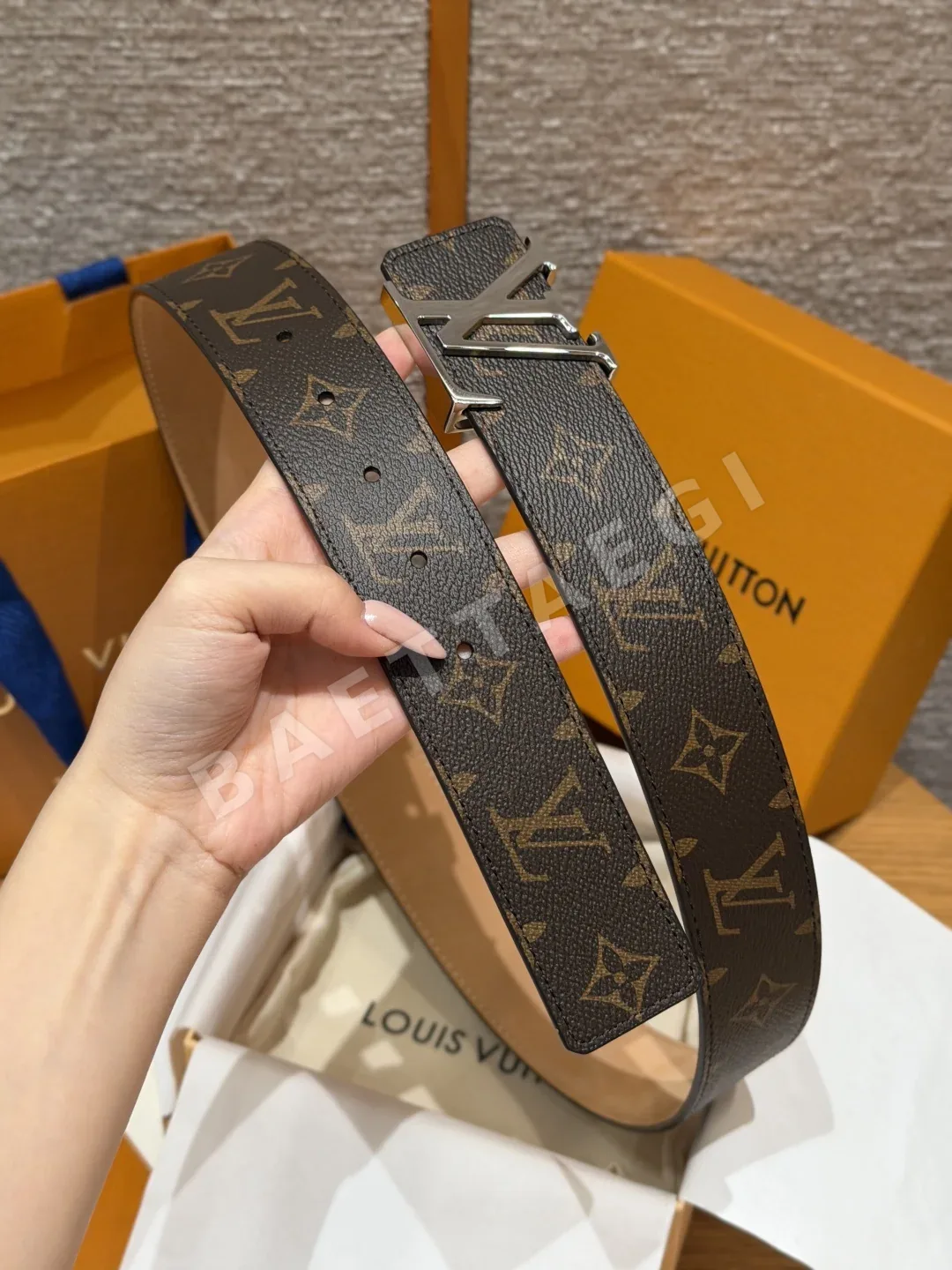 루이비통 이니셜 40mm 리버시블 벨트 상세 이미지 5