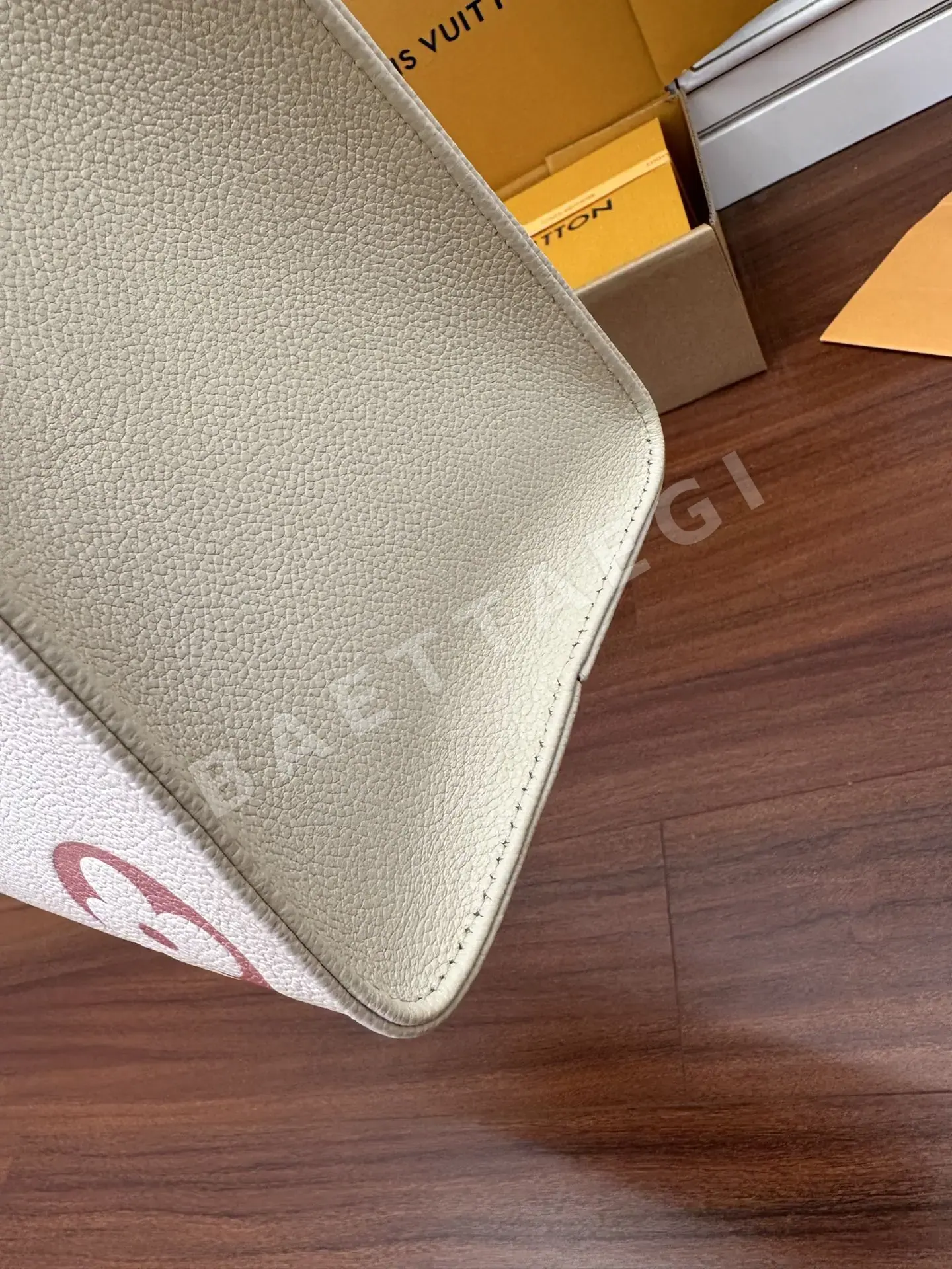 루이비통 M21575 가방 상세 이미지 8