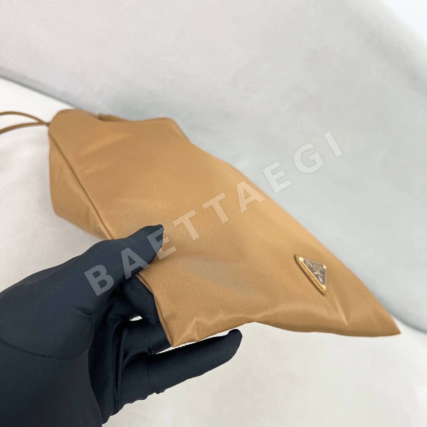 프라다 나일론 드로스트링 클러치 가방 1NK001 상세 이미지 7