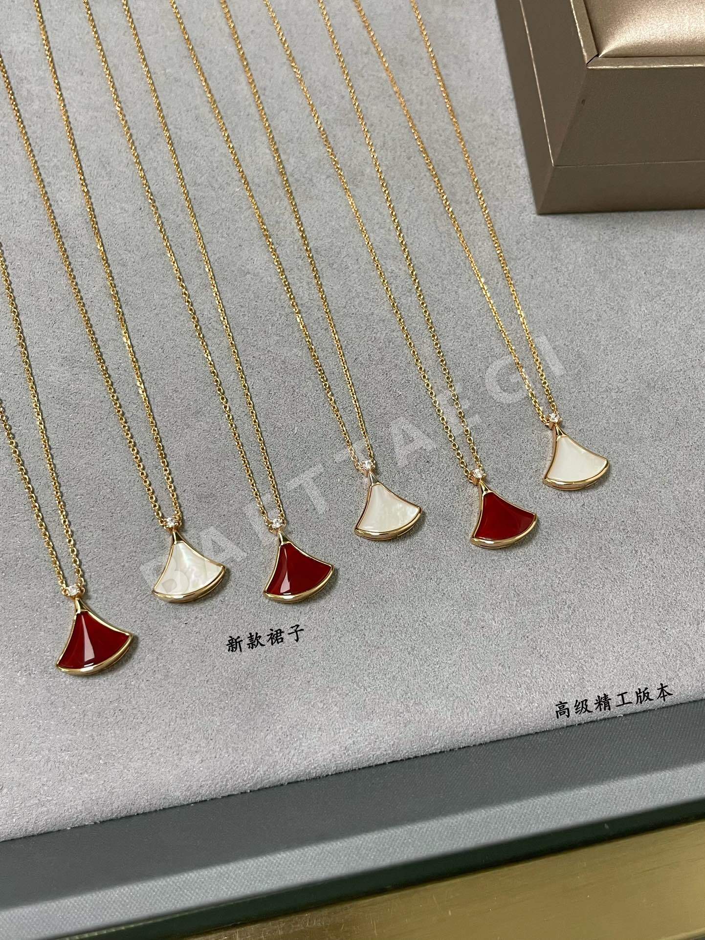 불가리 부채꼴 스커트 목걸이 상세 이미지 5