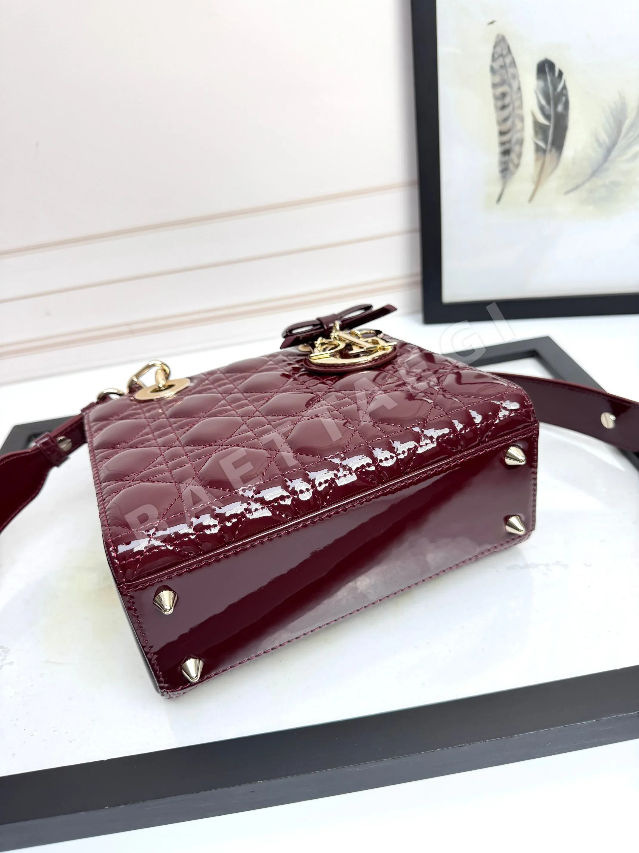 디올 레이디 4 콤파트먼트 배지 핸드백 상세 이미지 4