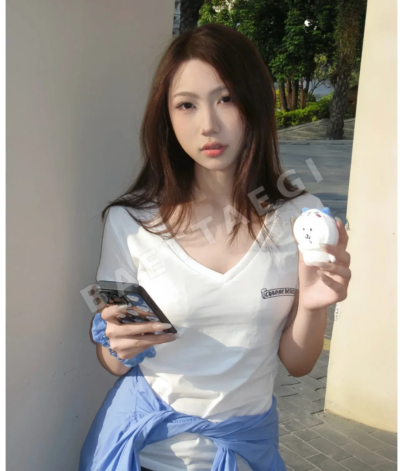 크롬하츠 여성 V넥 슬림핏 반팔 티셔츠 상세 이미지 5