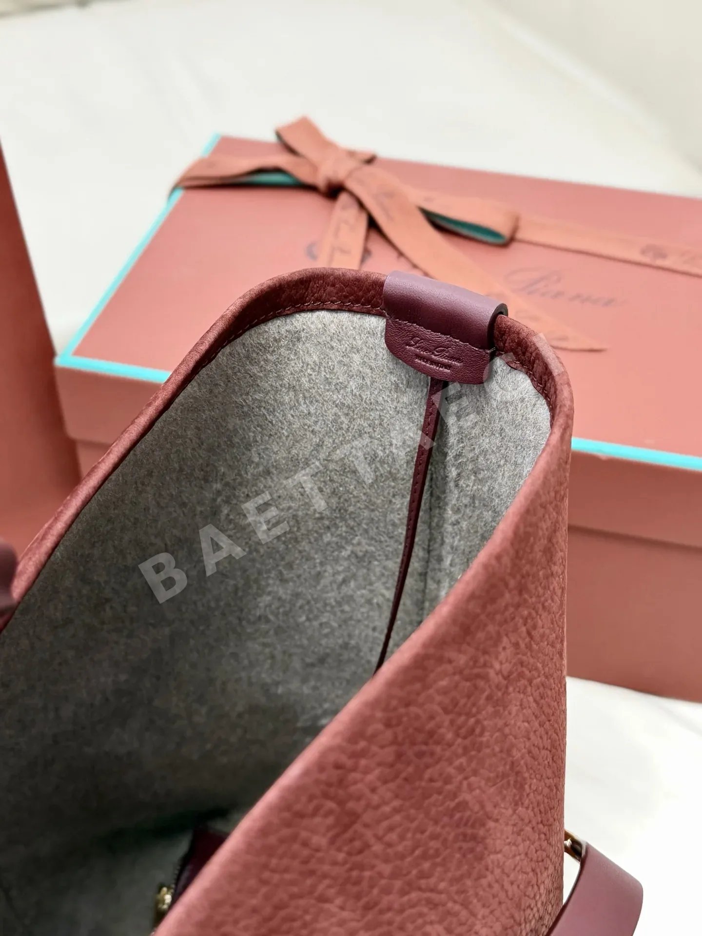 로로피아나 버건디 스웨이드 기에라 쇼퍼백 상세 이미지 8
