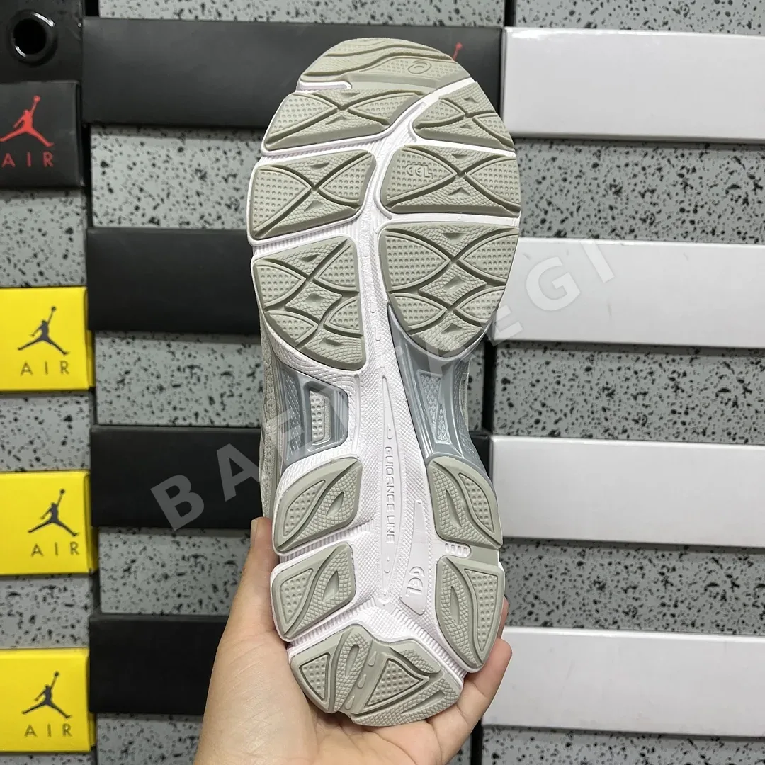 아식스 [RT] 젤 NYC 1203A663-101 200363 Asics Gel-NYC Cream Cloud Grey 상세 이미지 6