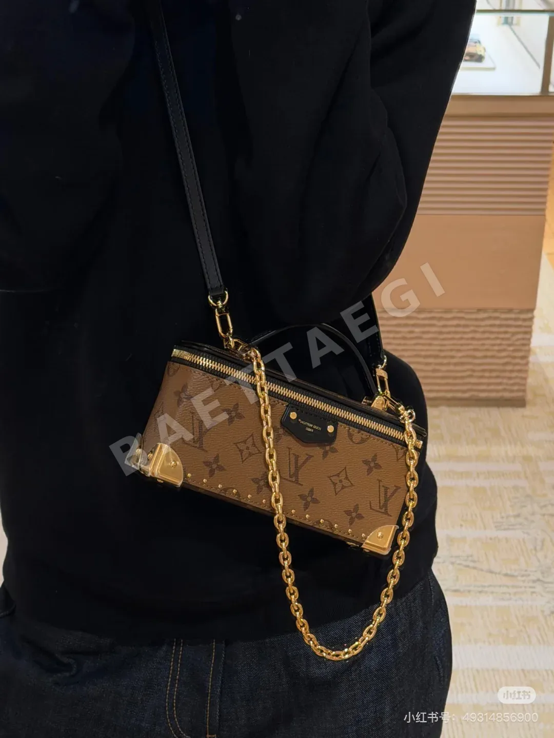 루이비통 베니티 파우치 트렁크 모노그램 리버스 캔버스 M29548