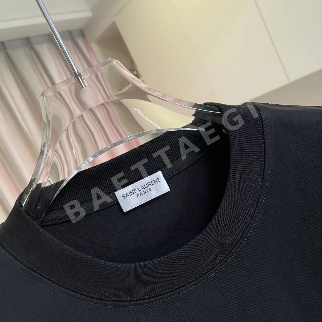 생로랑 퍼스널라이즈드 레터 로고 반팔 티셔츠 상세 이미지 4