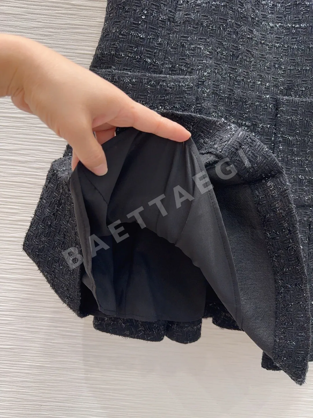 루이비통 네크라인 버튼 원피스 상세 이미지 5
