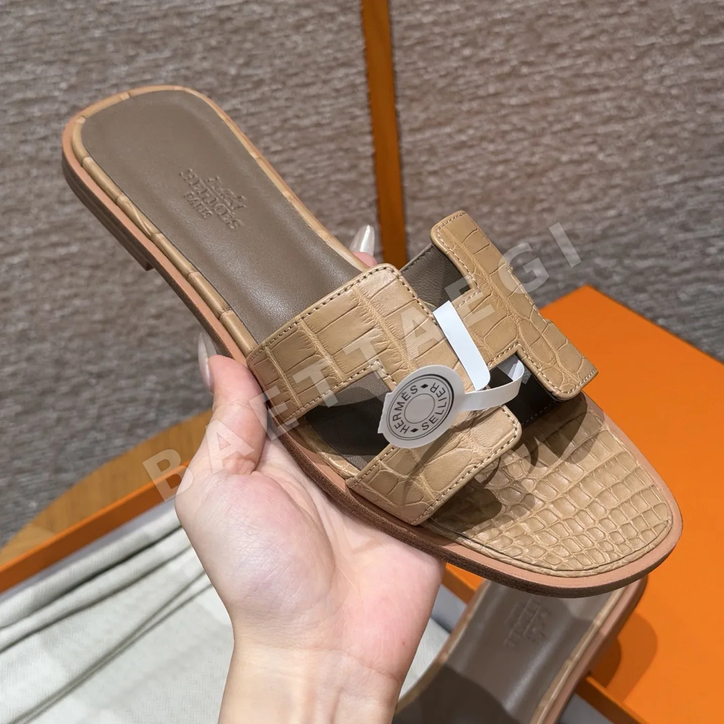 에르메스 오란 샌들 쿠키 악어가죽 H 컷아웃 상세 이미지 5