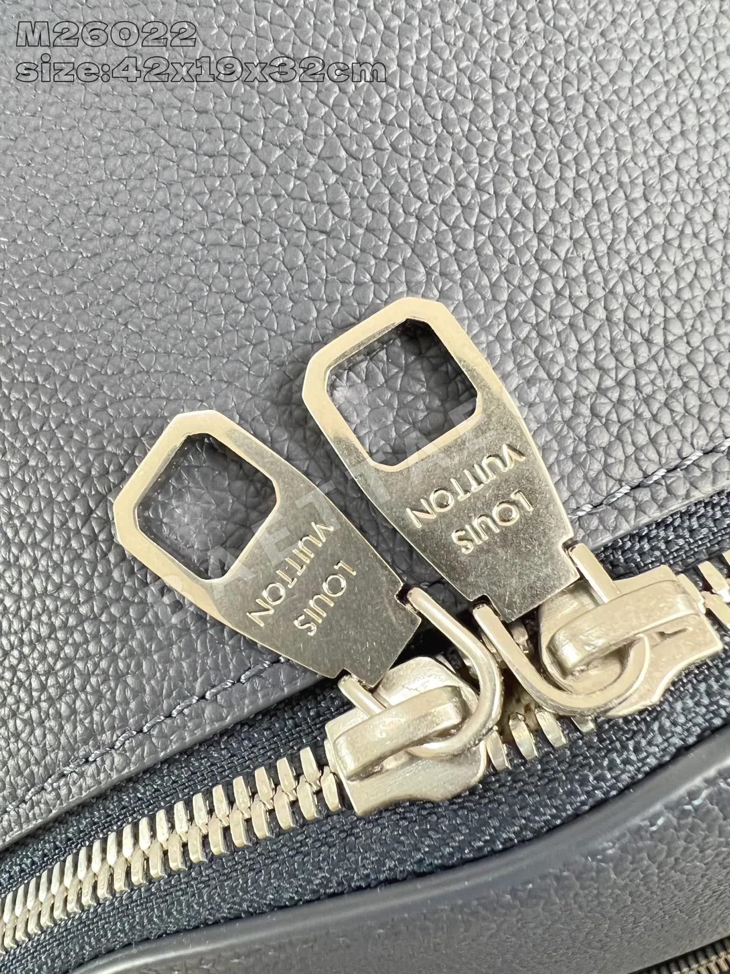 루이비통 M26022 백팩 상세 이미지 7