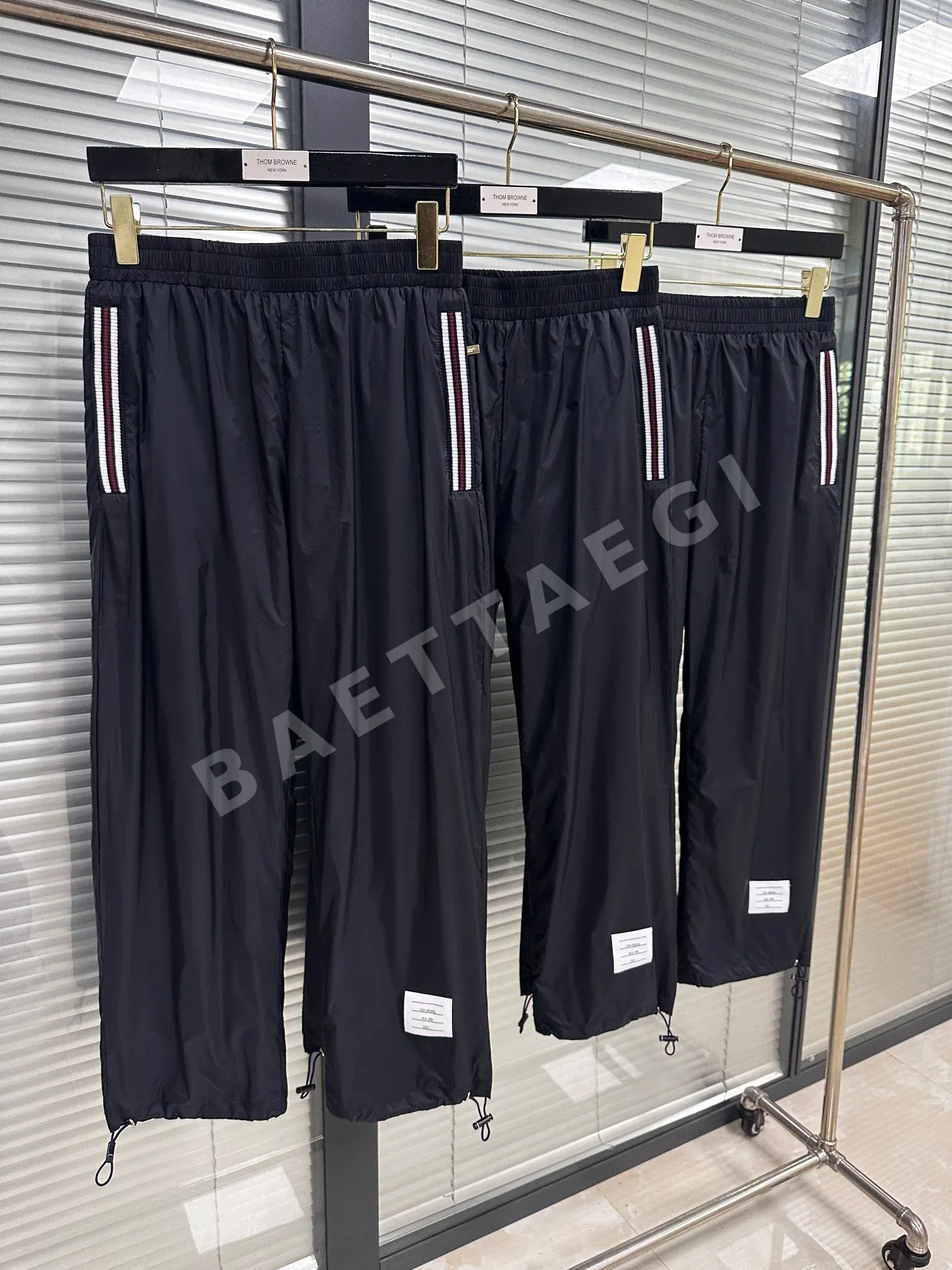 톰브라운 체크 나일론 리브 남성 바지 상세 이미지 3