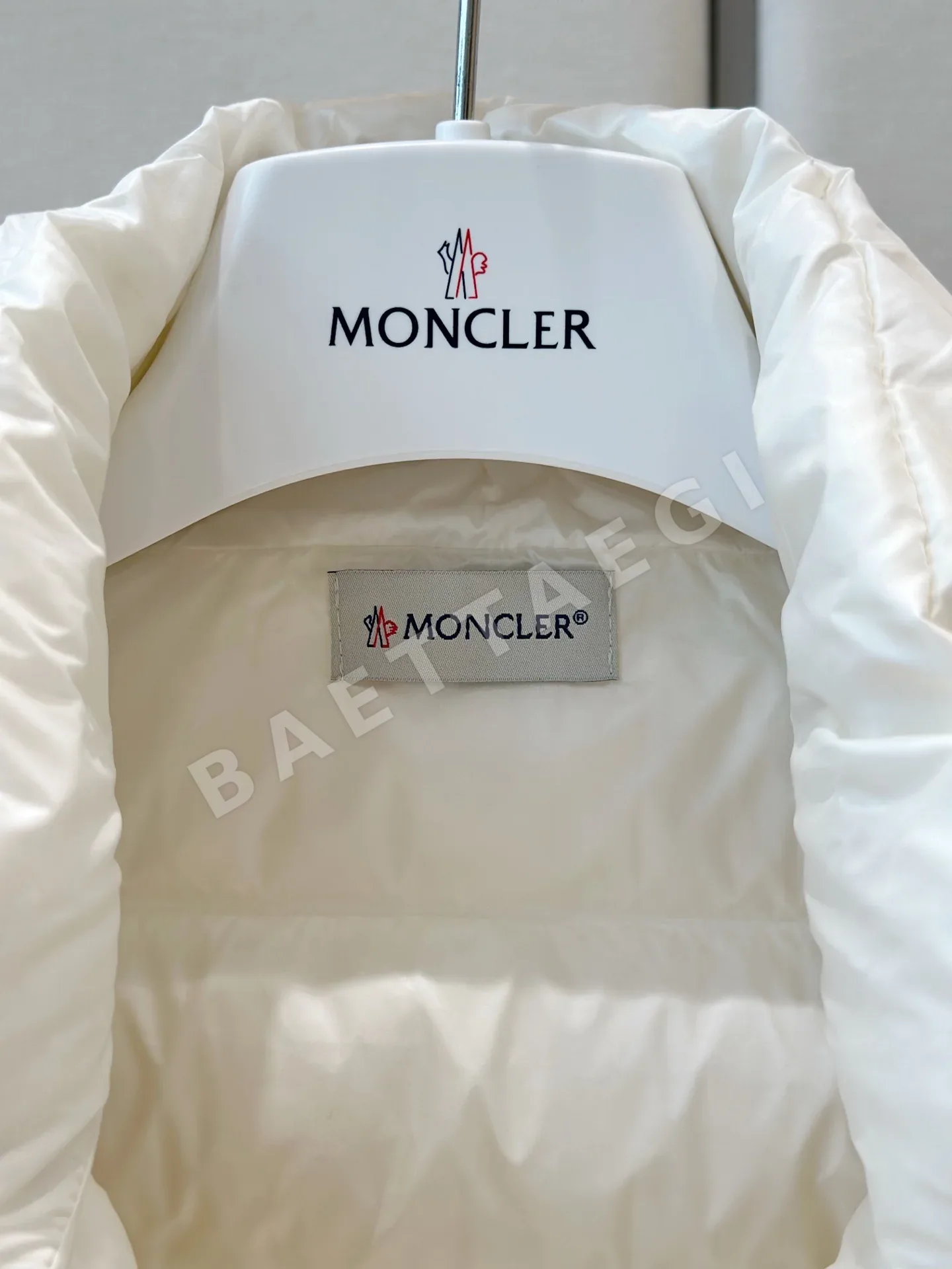 몽클레르 여성 울 안감 구스다운 패딩 상세 이미지 3
