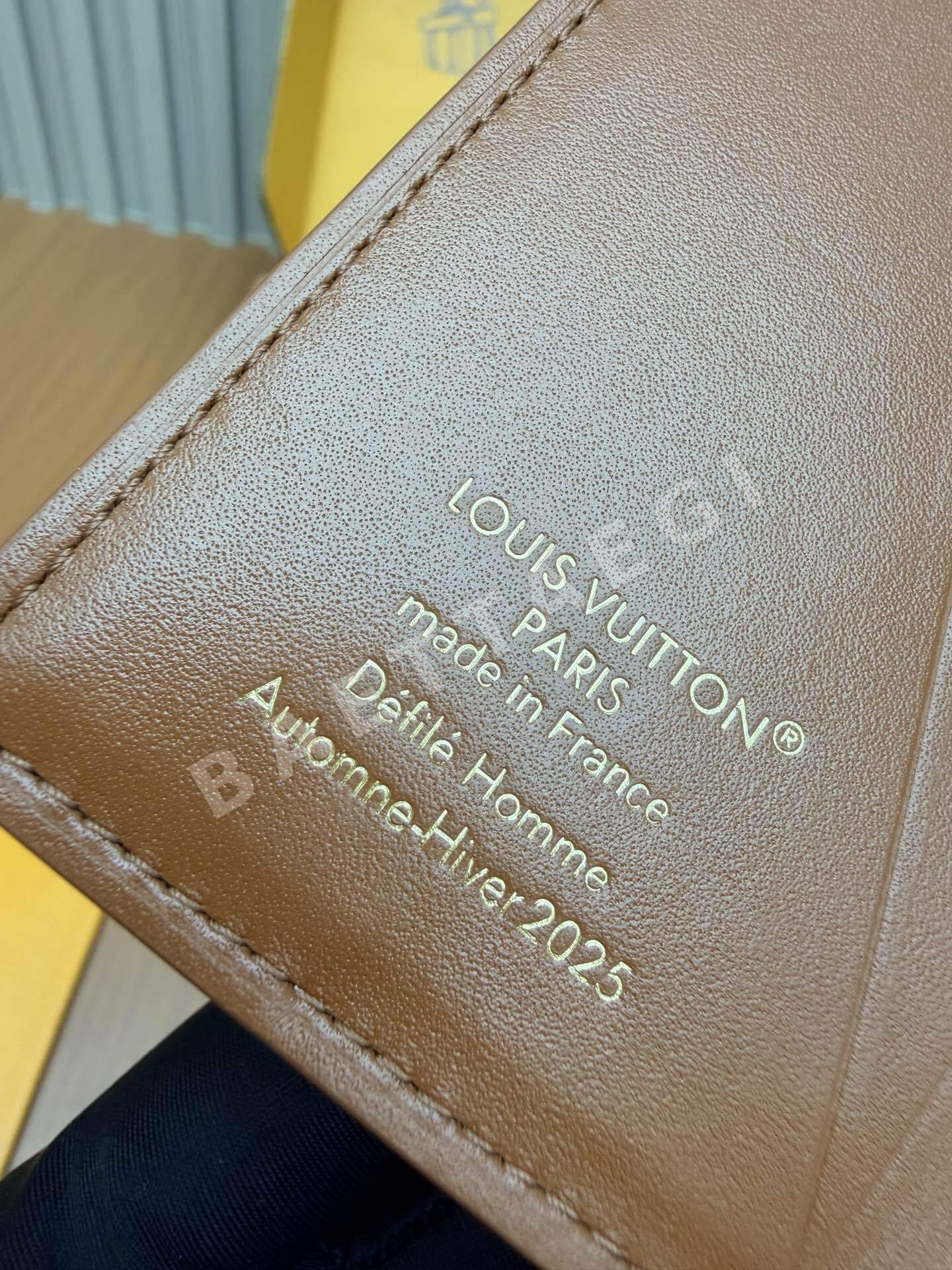 루이비통 M26072 옐로우 지갑 상세 이미지 6