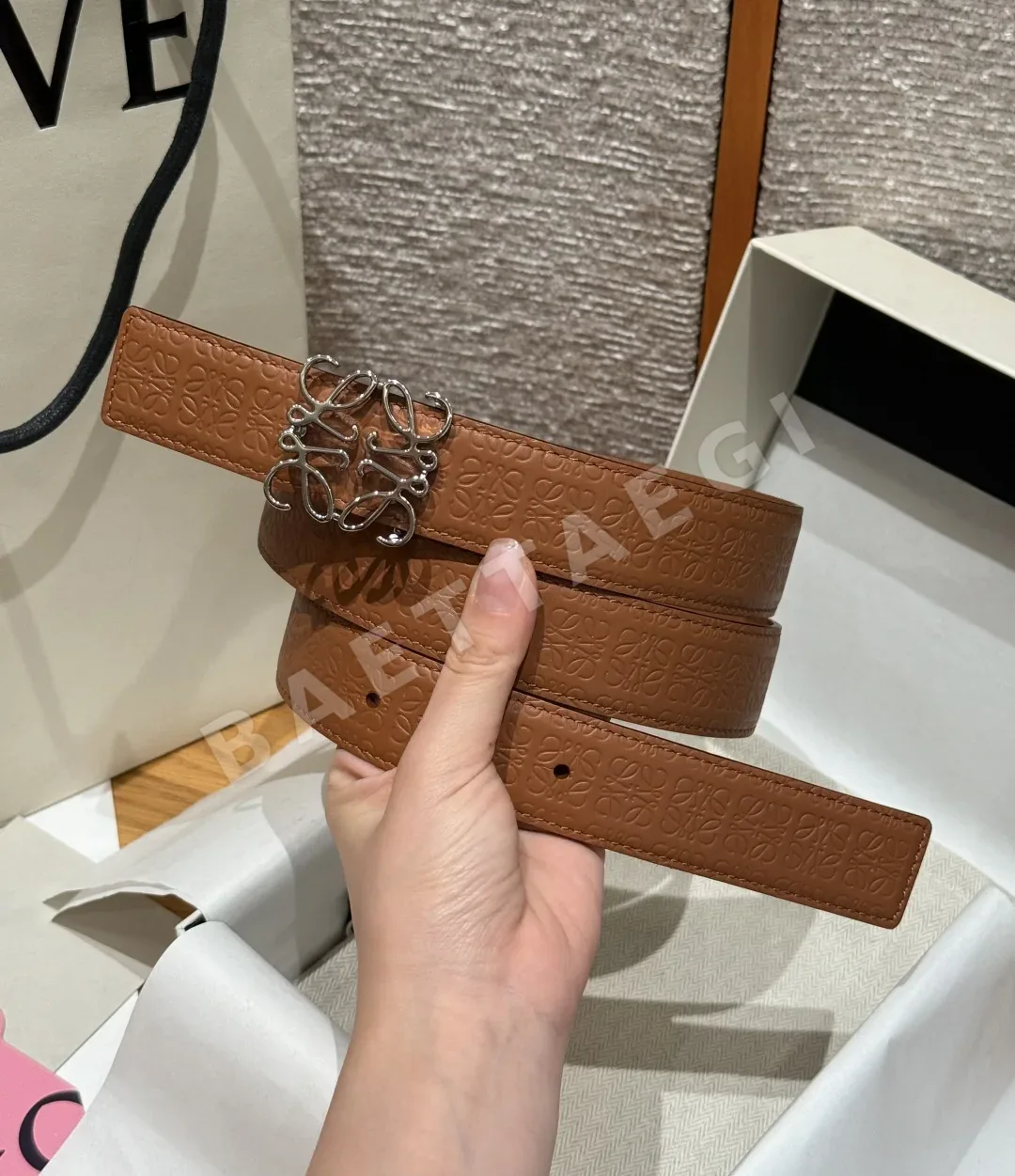 로에베 아나그램 리버서블 송아지가죽 벨트 상세 이미지 3