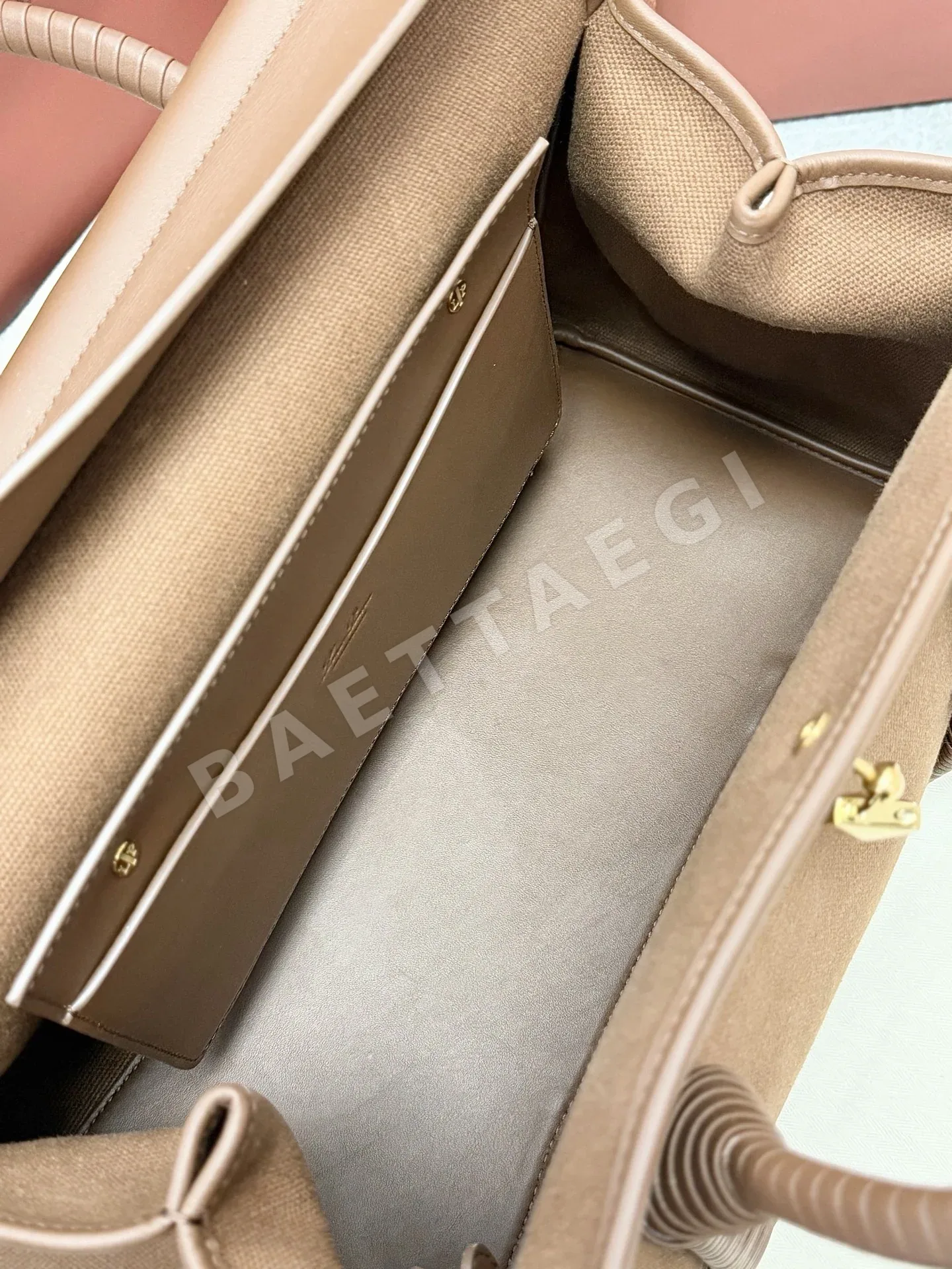 로로피아나 라마 브라운 위빙 핸드백 상세 이미지 9