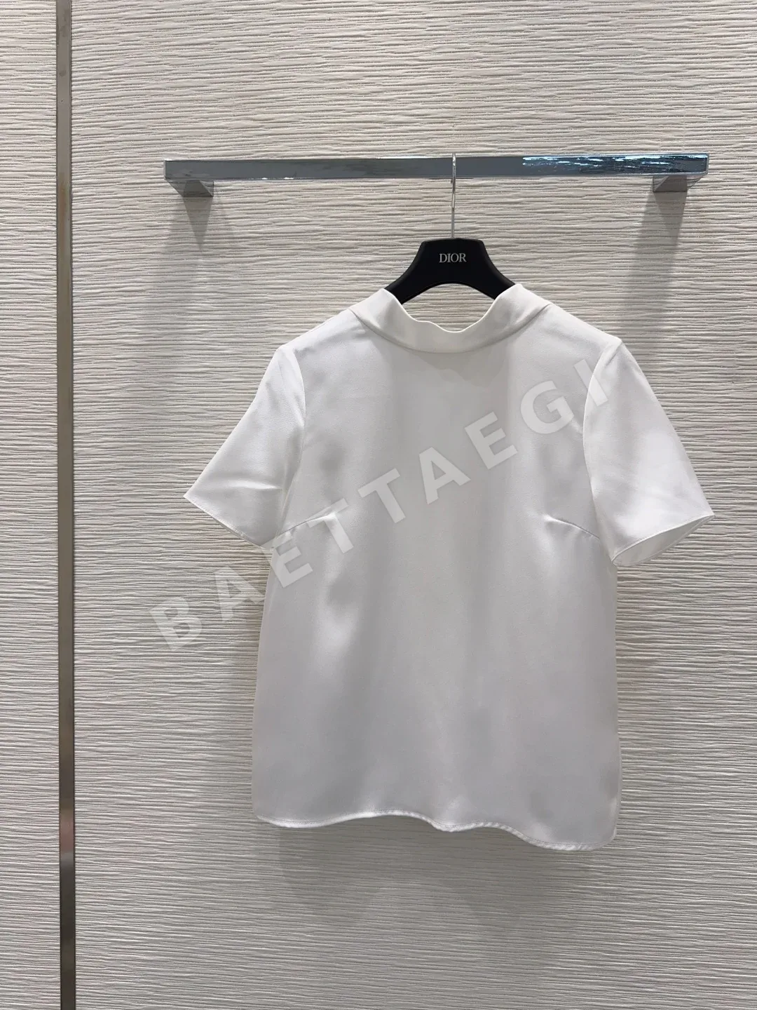 디올 실크 감촉 여성 반팔 티셔츠 91911
