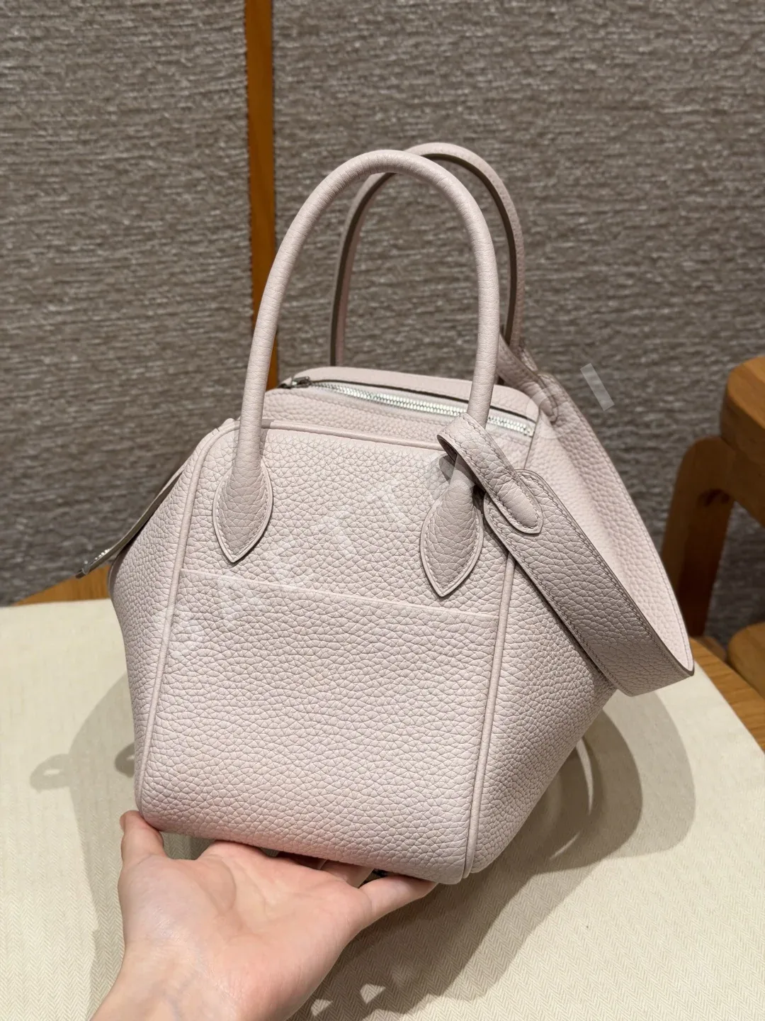 에르메스 린디 26 cm 소가죽 가방 상세 이미지 4