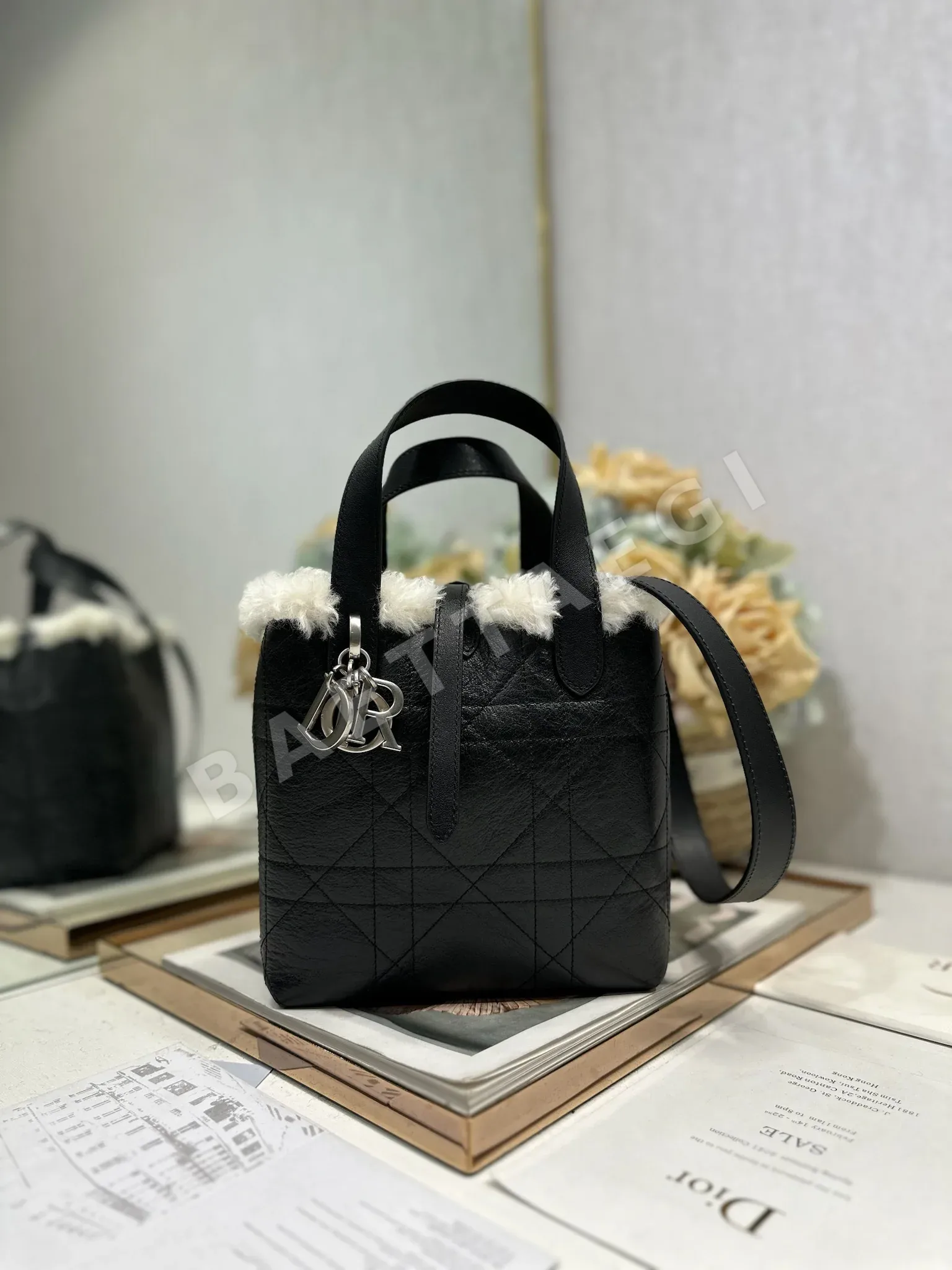 디올 알프스 램스킨 토트백 196023