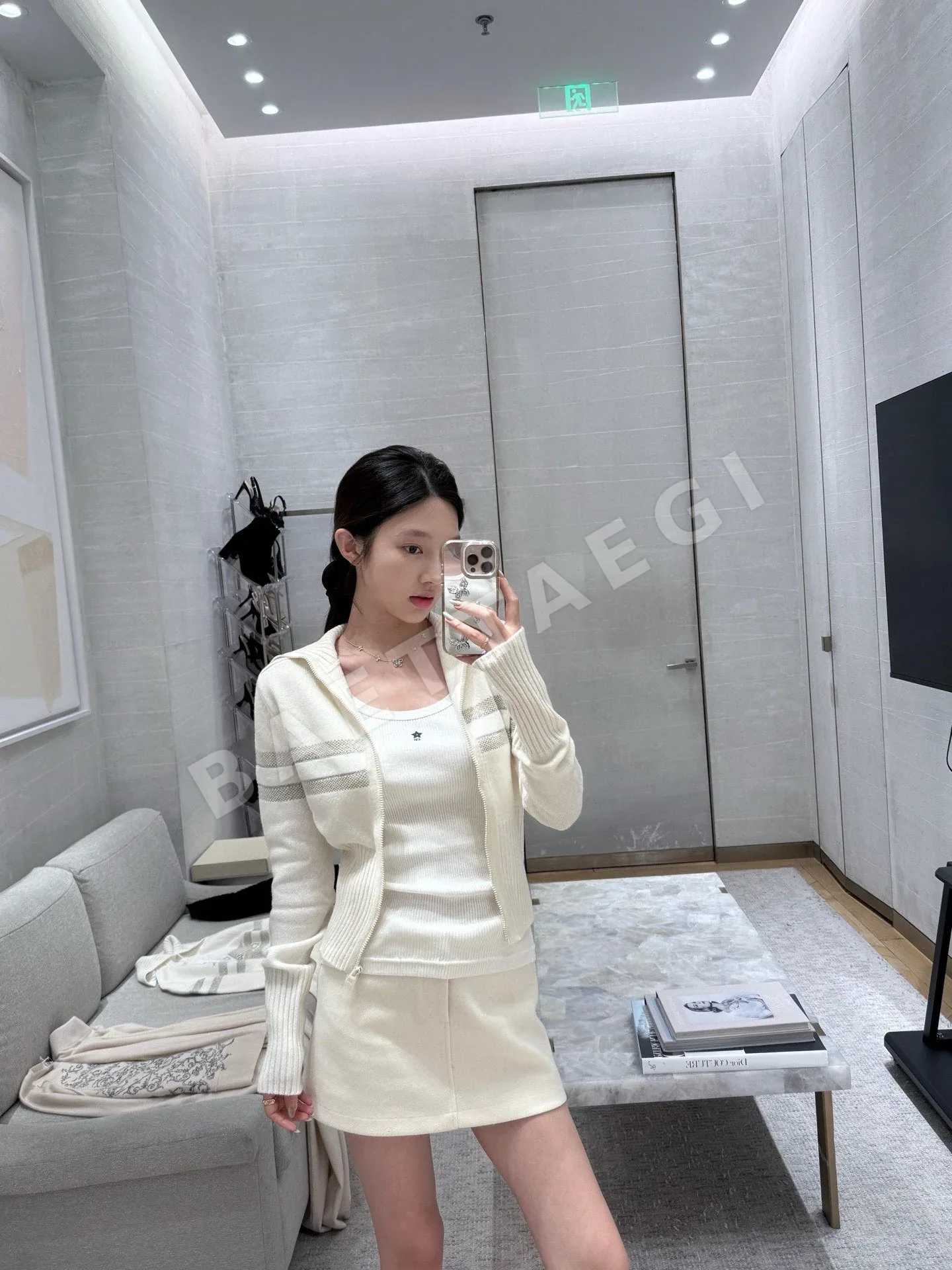 디올 플래티넘 럭키 스타 지퍼 카라 니트 가디건 상세 이미지 9
