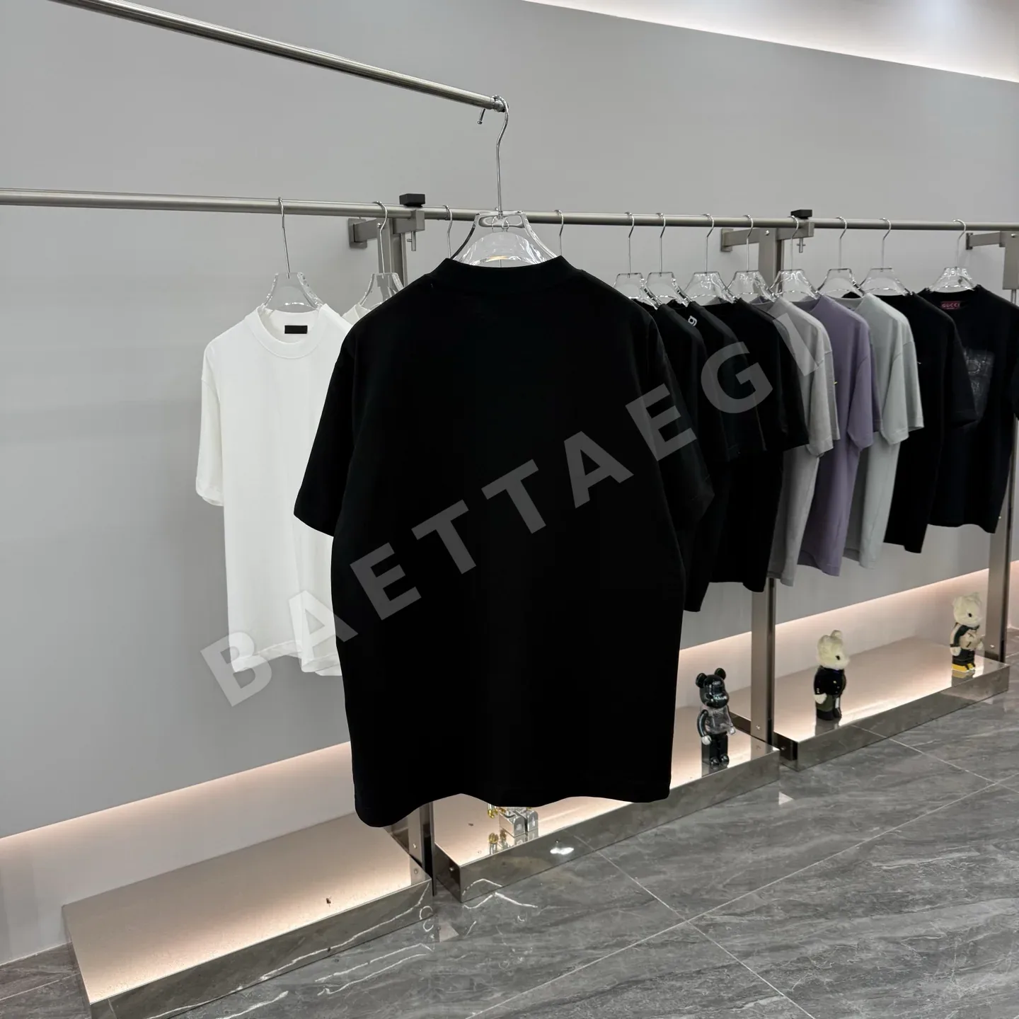 프라다 메탈 삼각 로고 크루넥 반팔 티셔츠 상세 이미지 8