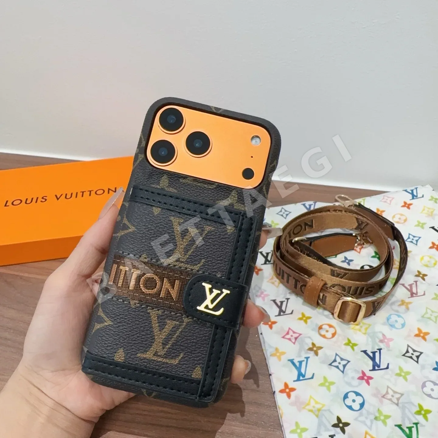 루이비통 LV 웨빙 크로스바디 카드홀더 폰 케이스 상세 이미지 6