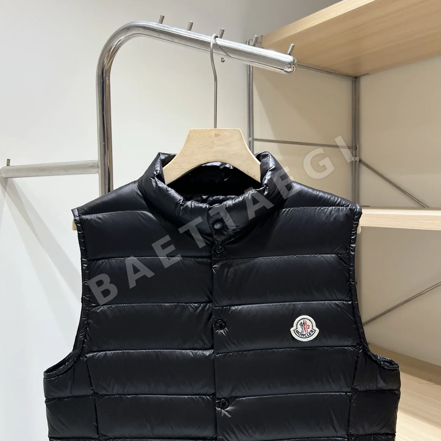 몽클레르 리안 다운 스탠드 카라 여성 조끼 상세 이미지 3