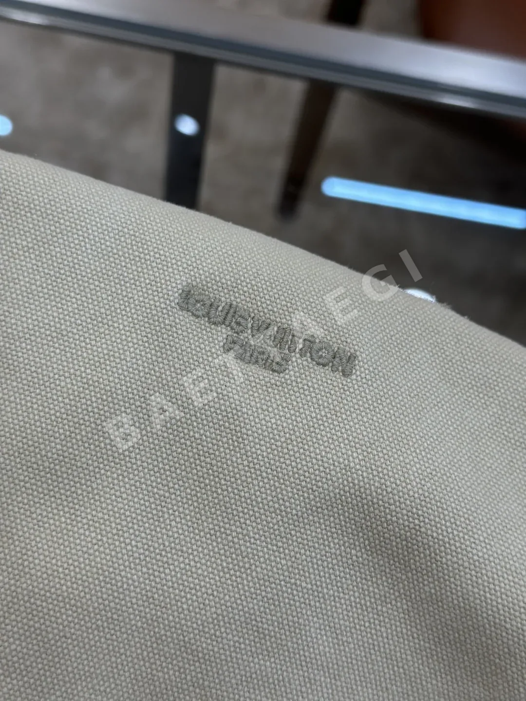 루이비통 모노그램 자수 후드 짚업 자켓 상세 이미지 9