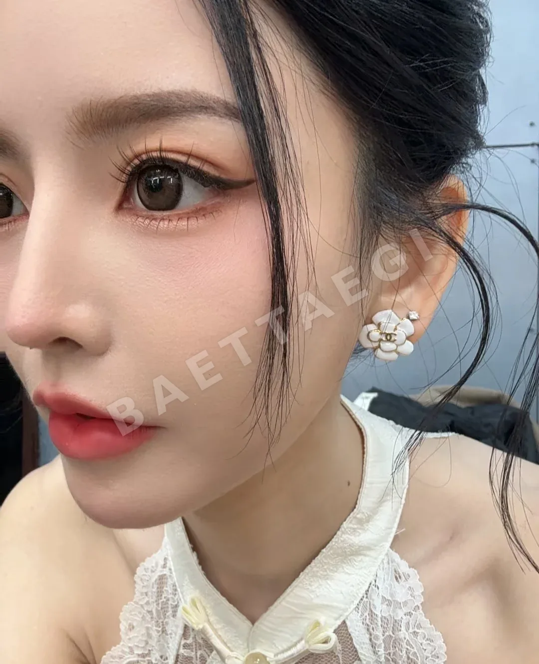 샤넬 에나멜 카멜리아 귀걸이 상세 이미지 2