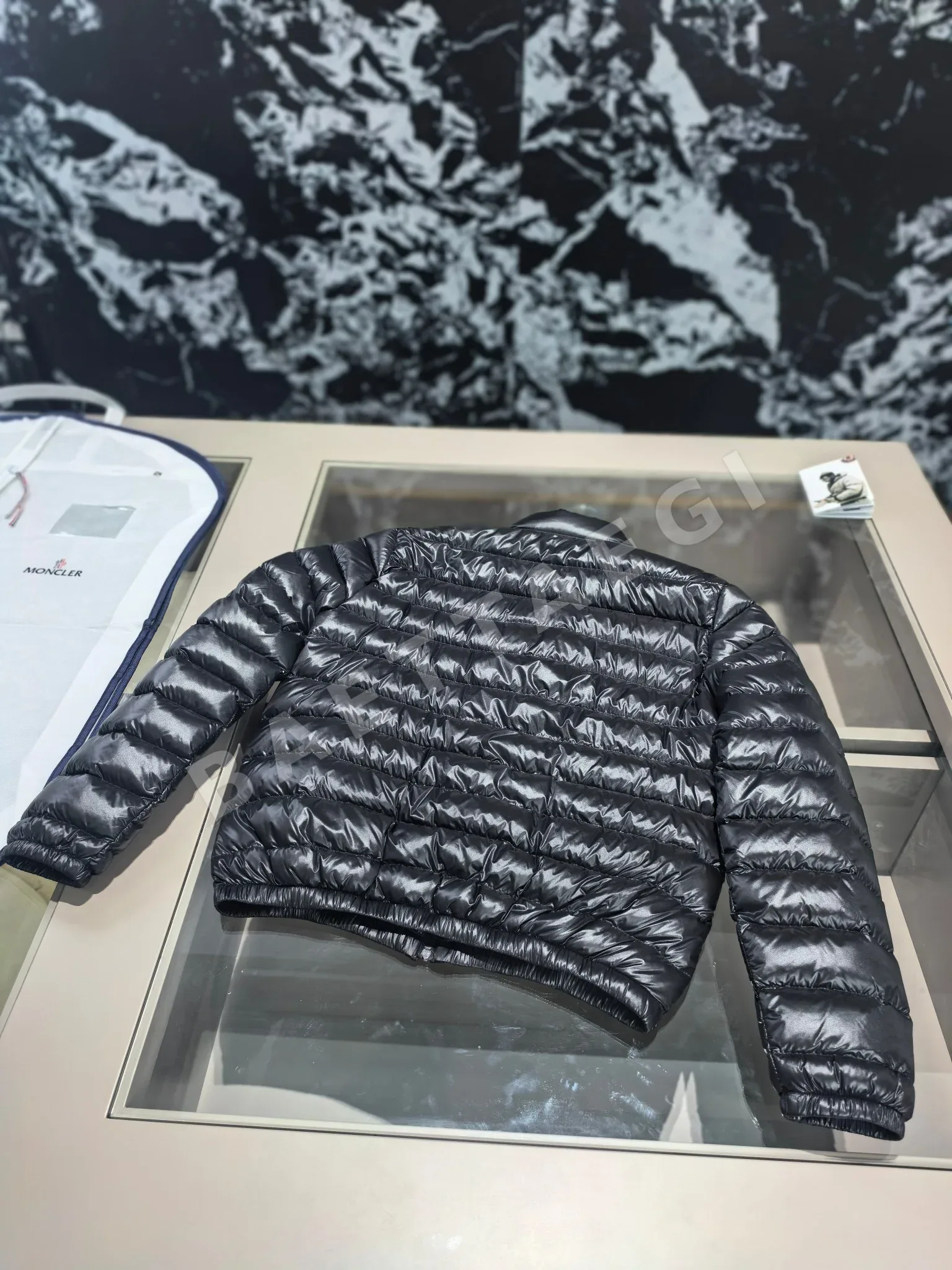 몽클레르 랑스 여성 경량 다운 패딩 점퍼 상세 이미지 5