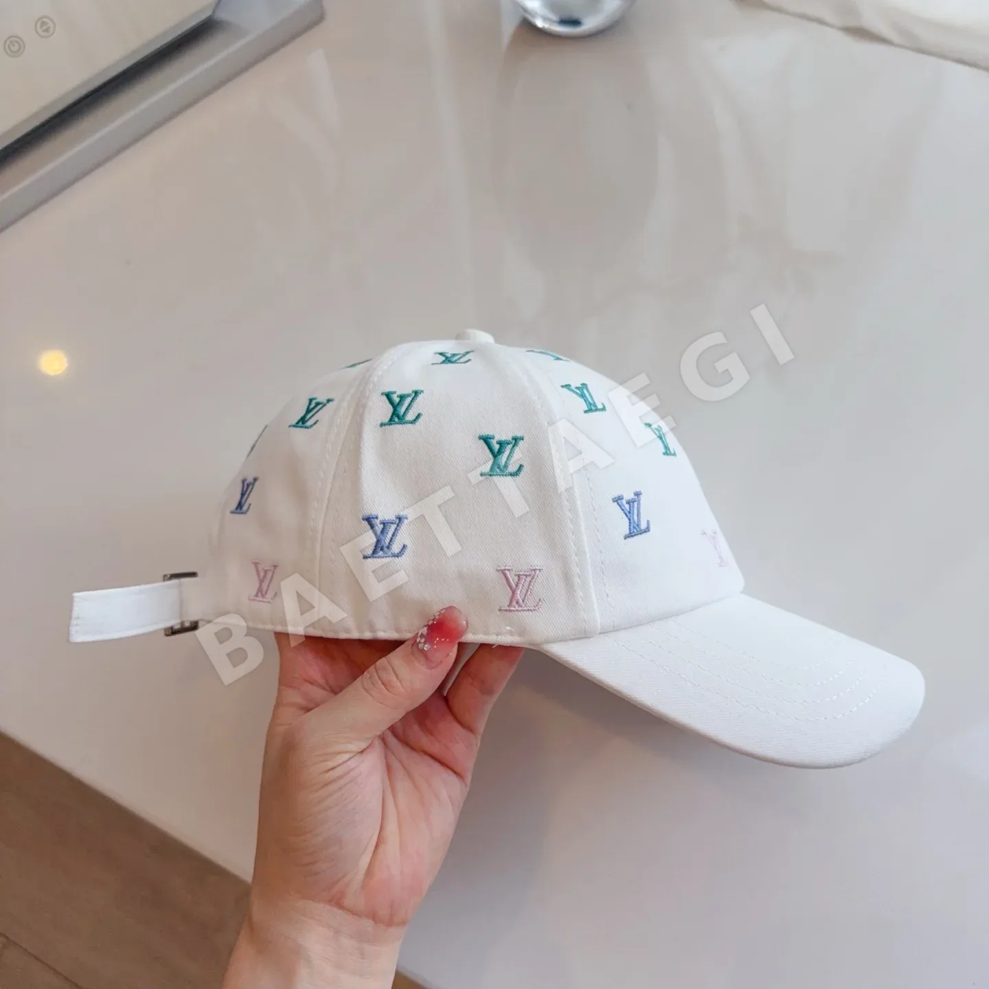 루이비통 컬러 자수 야구모자 상세 이미지 4