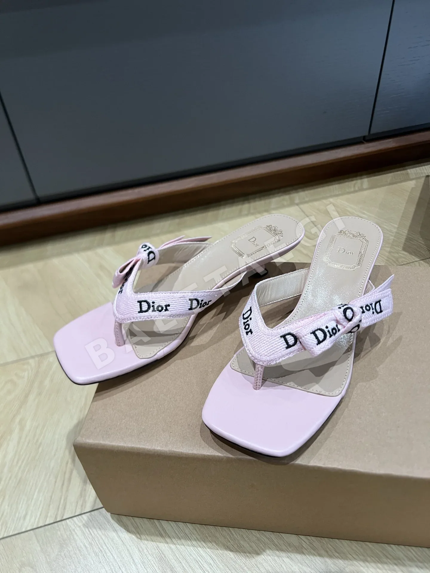디올 J'A 나비 매듭 샌들 상세 이미지 2