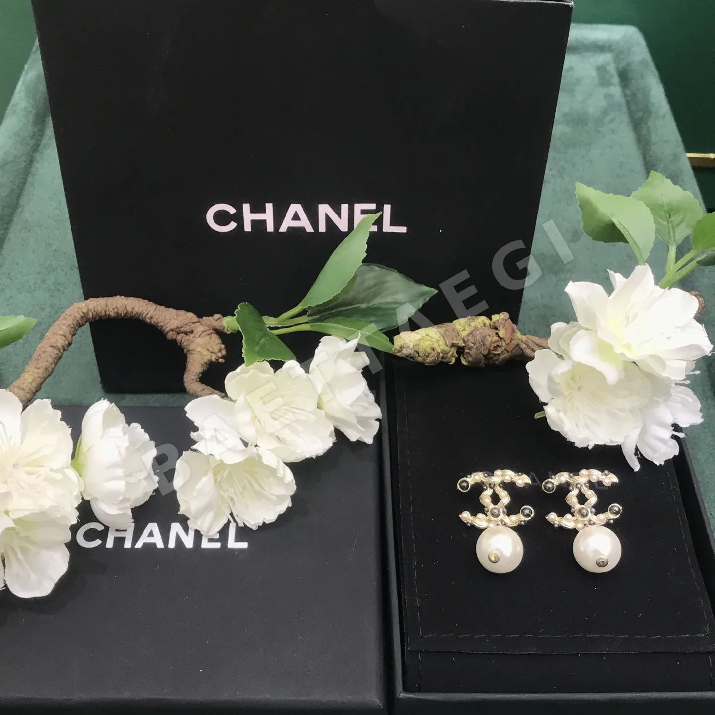 샤넬 더블 C 진주 스터드 귀걸이 65739