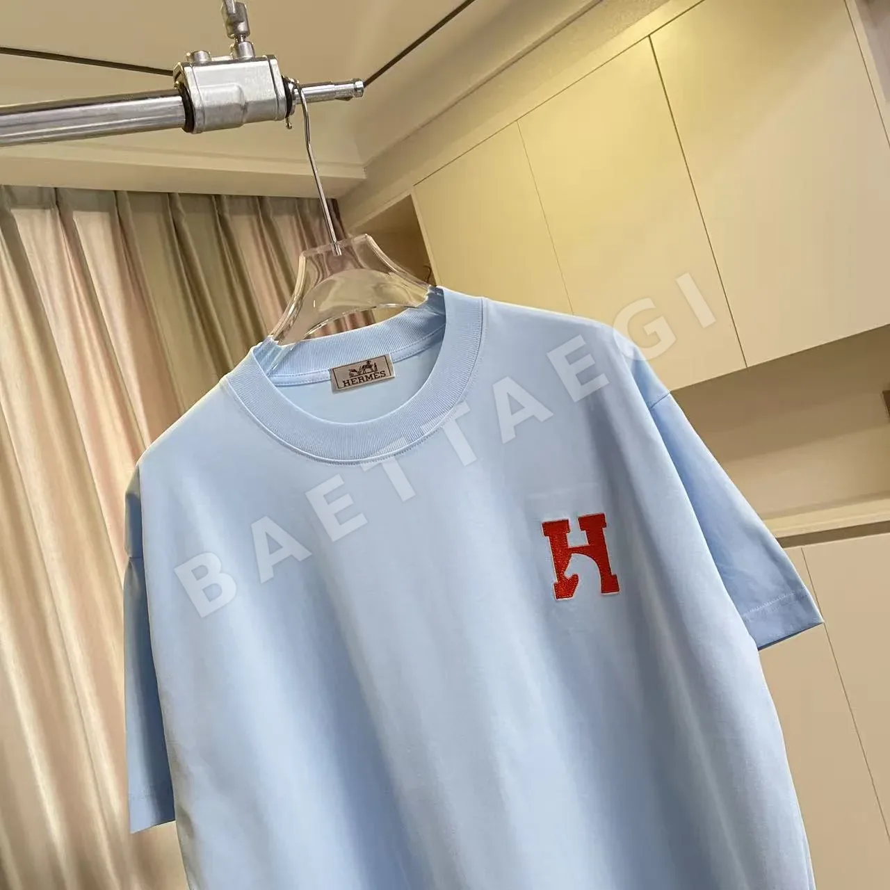 에르메스 로고 자수 남성 반팔 티셔츠 상세 이미지 3