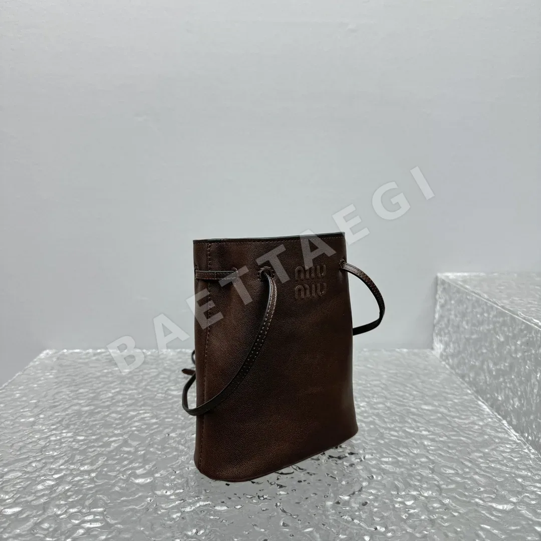 미우미우 램스킨 버킷백 상세 이미지 3