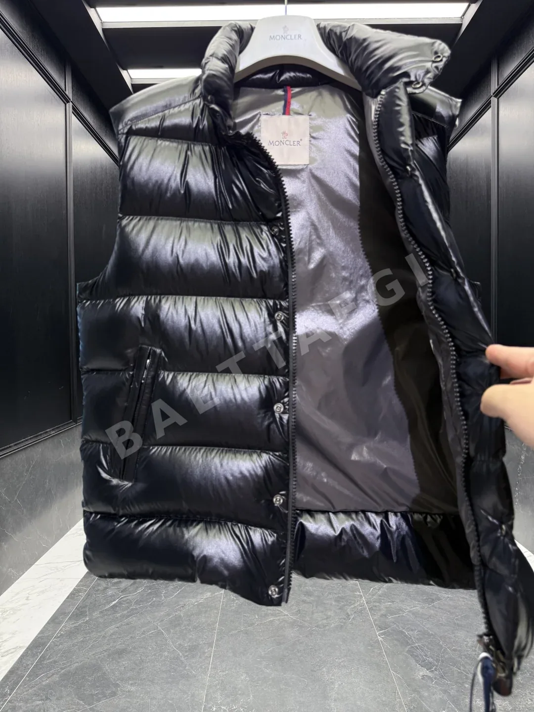 몽클레르 티브 남성 다운 베스트 상세 이미지 8