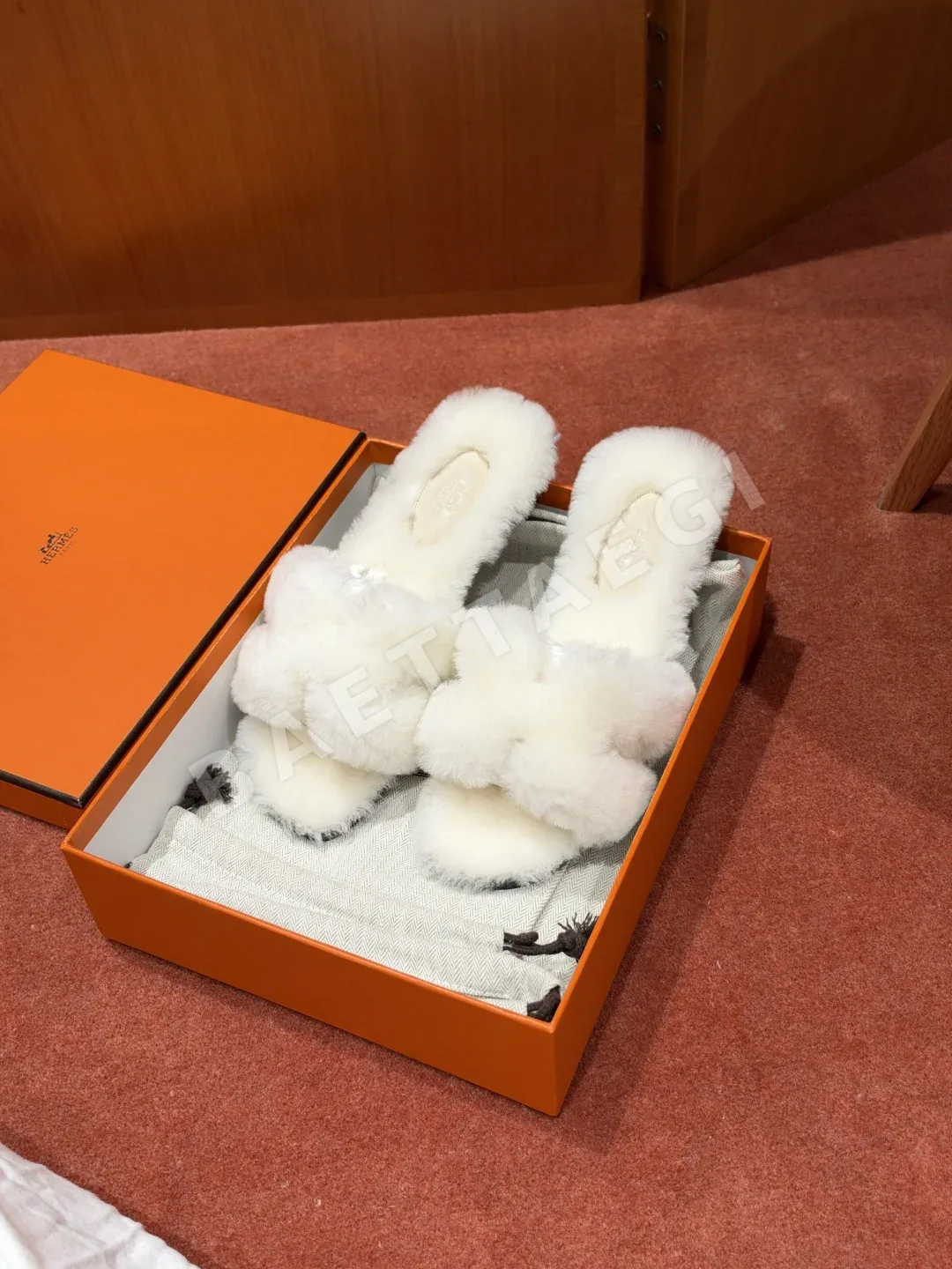에르메스 오란 샌들 화이트 시프스킨 H 컷아웃 상세 이미지 5