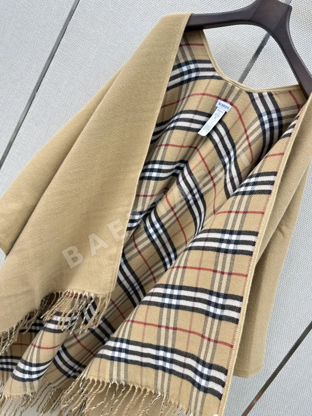 버버리 울 숄 케이프 여성 의류 상세 이미지 8