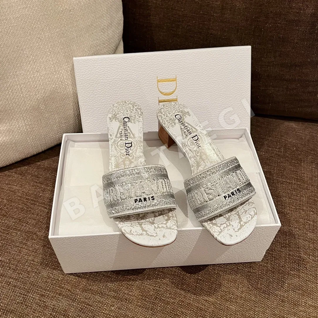 디올 디웨이 힐 슬라이드 실버 여성 샌들 상세 이미지 2