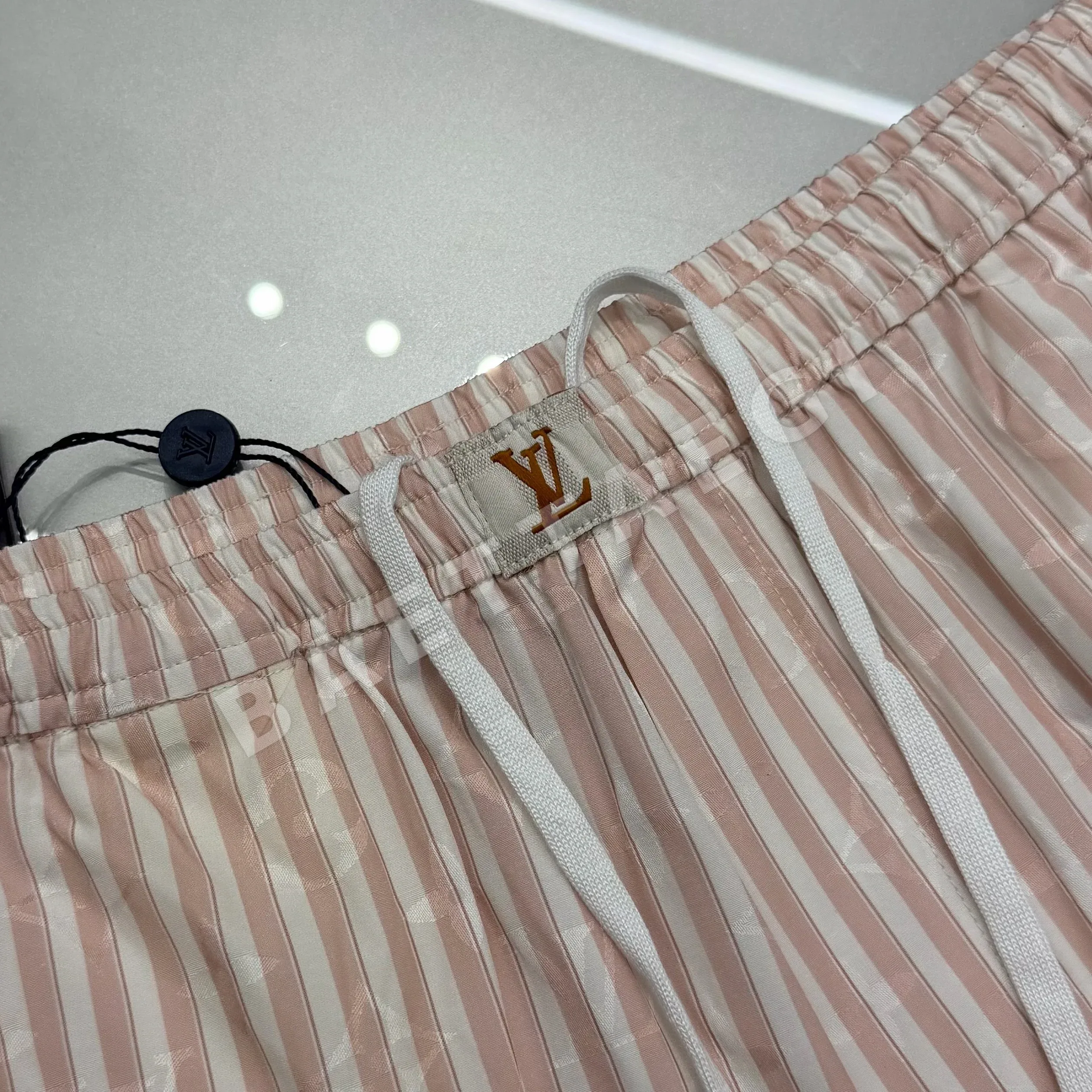 루이비통 모노그램 스트라이프 실크 남성 반바지 상세 이미지 16