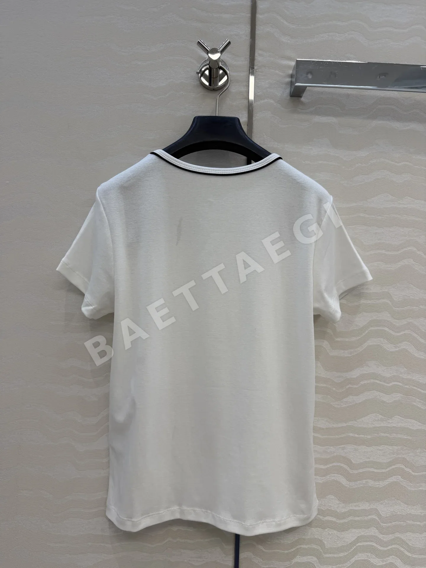 발렌티노 여성 브이넥 슬림 반팔 티셔츠 상세 이미지 9