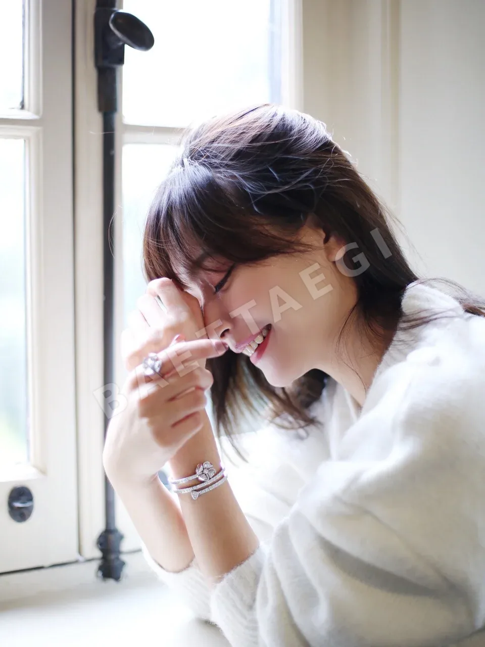 불가리 피오레버 다이아몬드 18K 화이트 골드 팔찌 상세 이미지 7