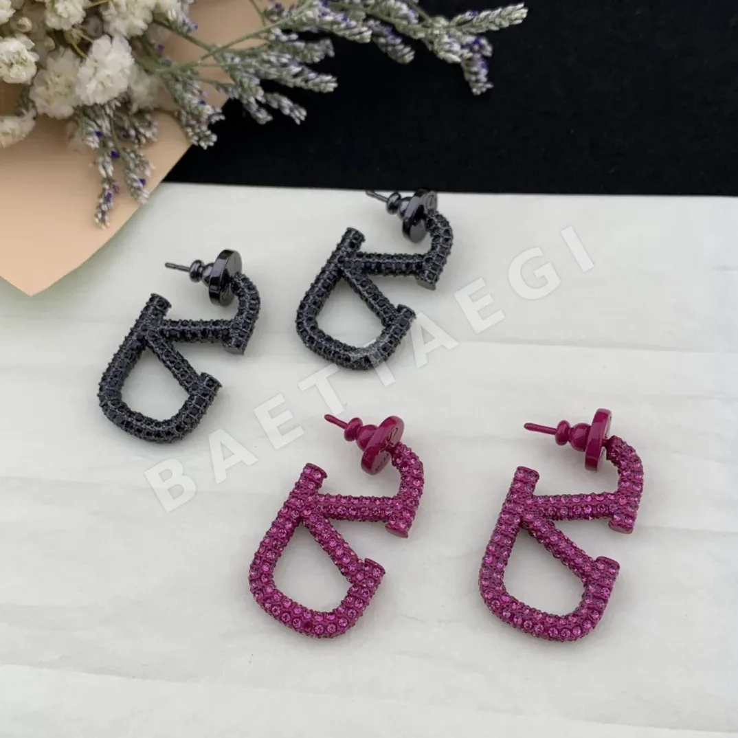발렌티노 풀 다이아몬드 블랙 & 로즈 레드 스터드 귀걸이 63627