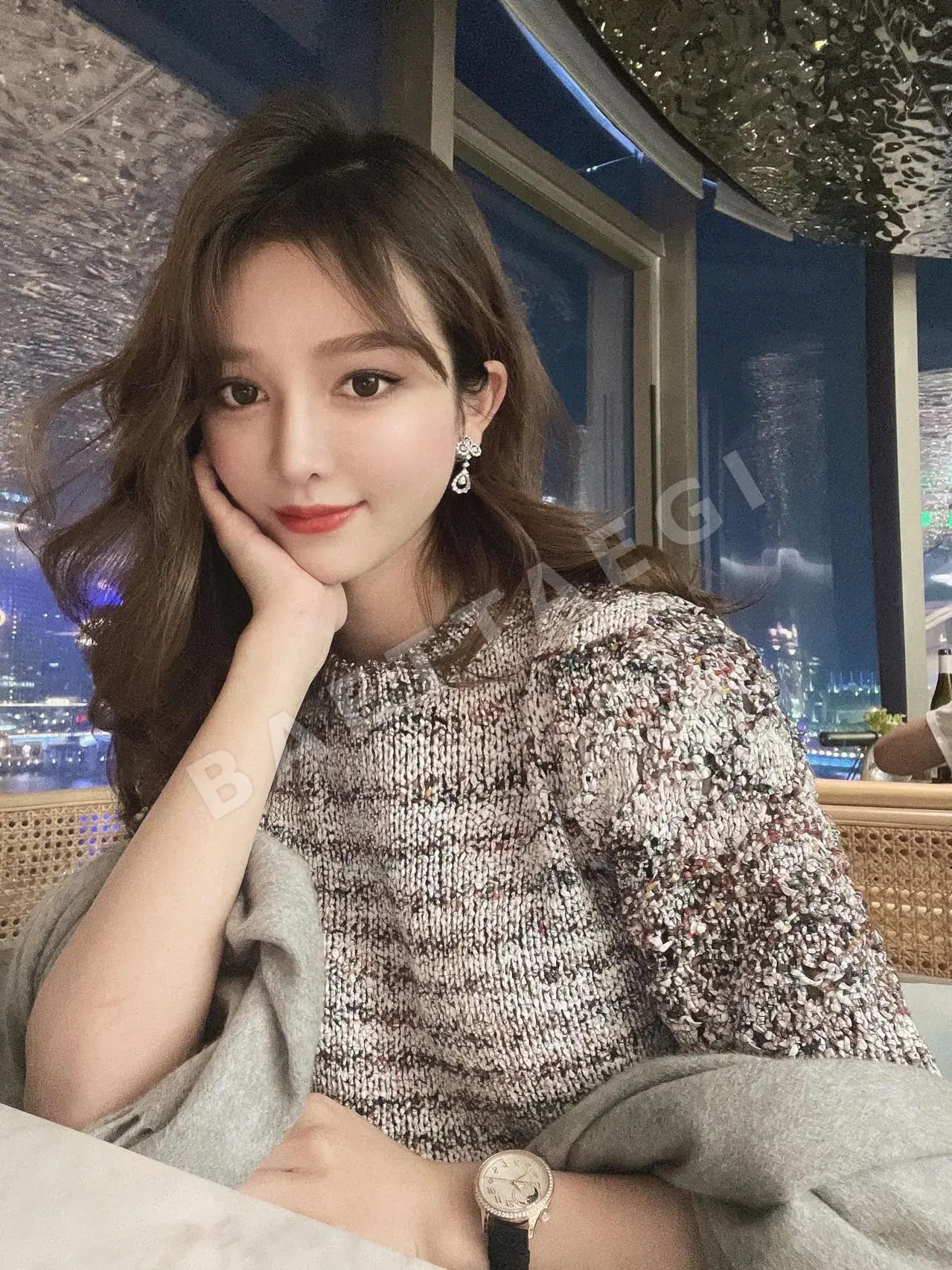해리윈스턴 루프 다이아몬드 귀걸이 상세 이미지 3