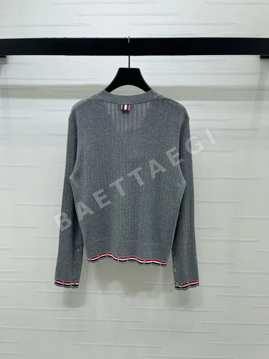 톰브라운 스트라이프 V넥 울 가디건 상세 이미지 8