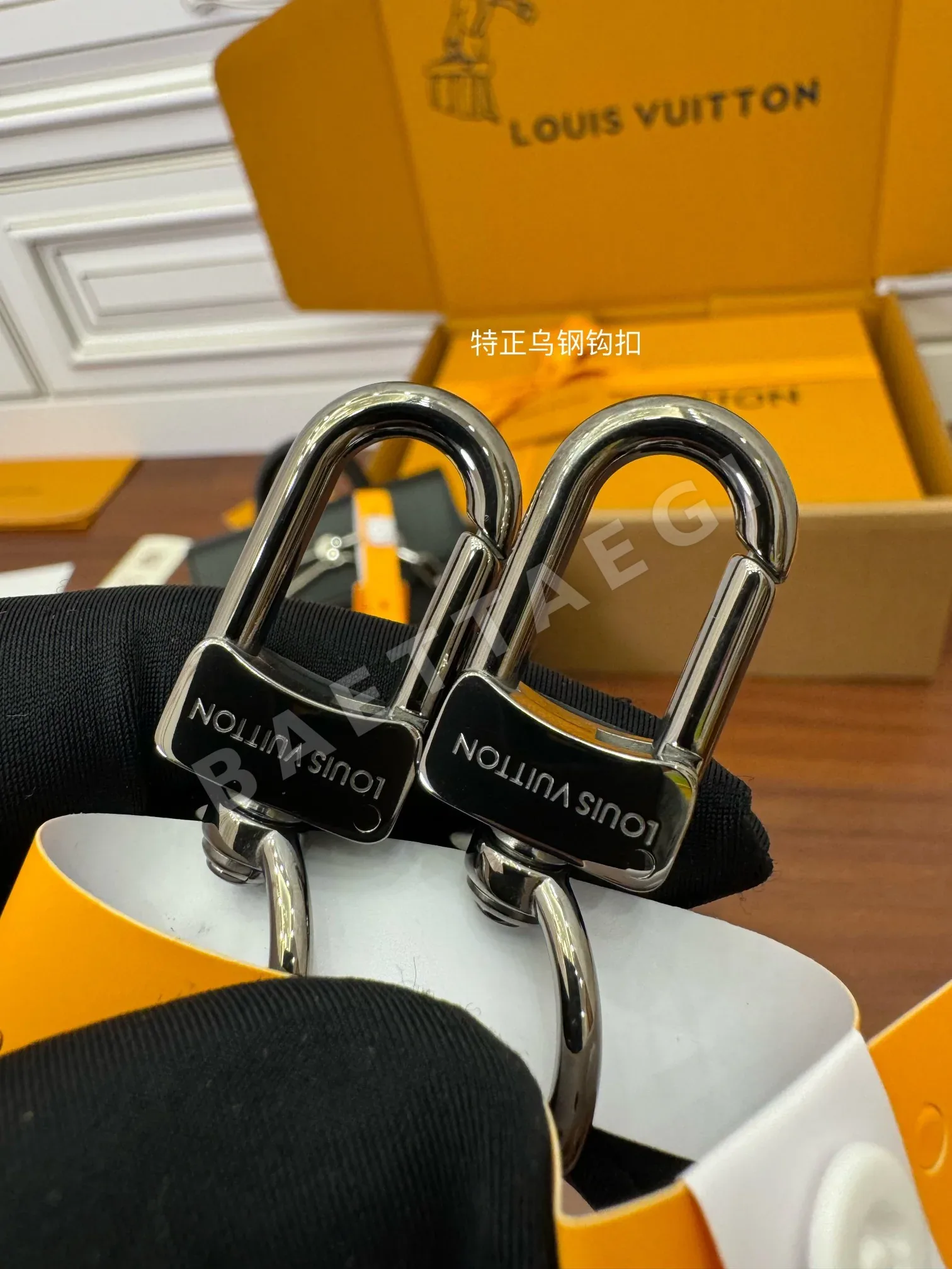 루이비통 M82774 가죽 가방 상세 이미지 4
