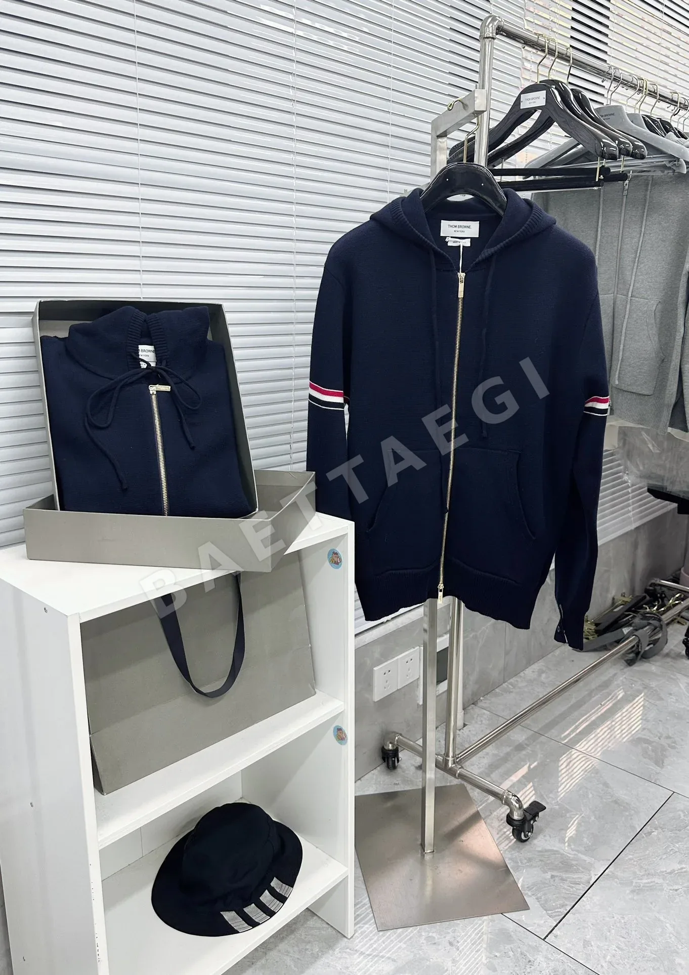 톰브라운 더블 슬리브 니트 후드 자켓 상세 이미지 9