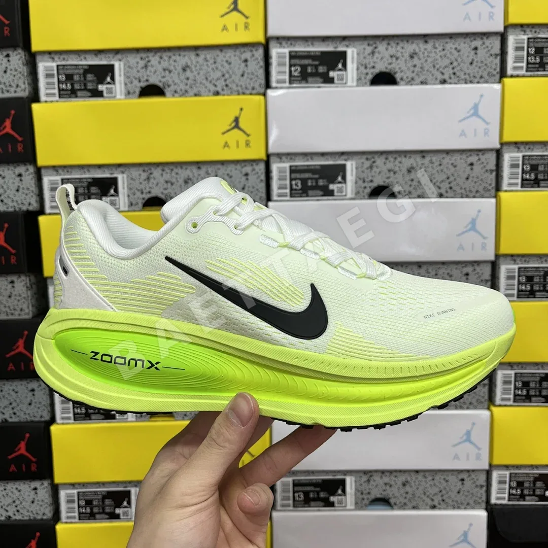 나이키 줌 보메로 18 HM6803-100 201092 Nike Zoom Vomero 18