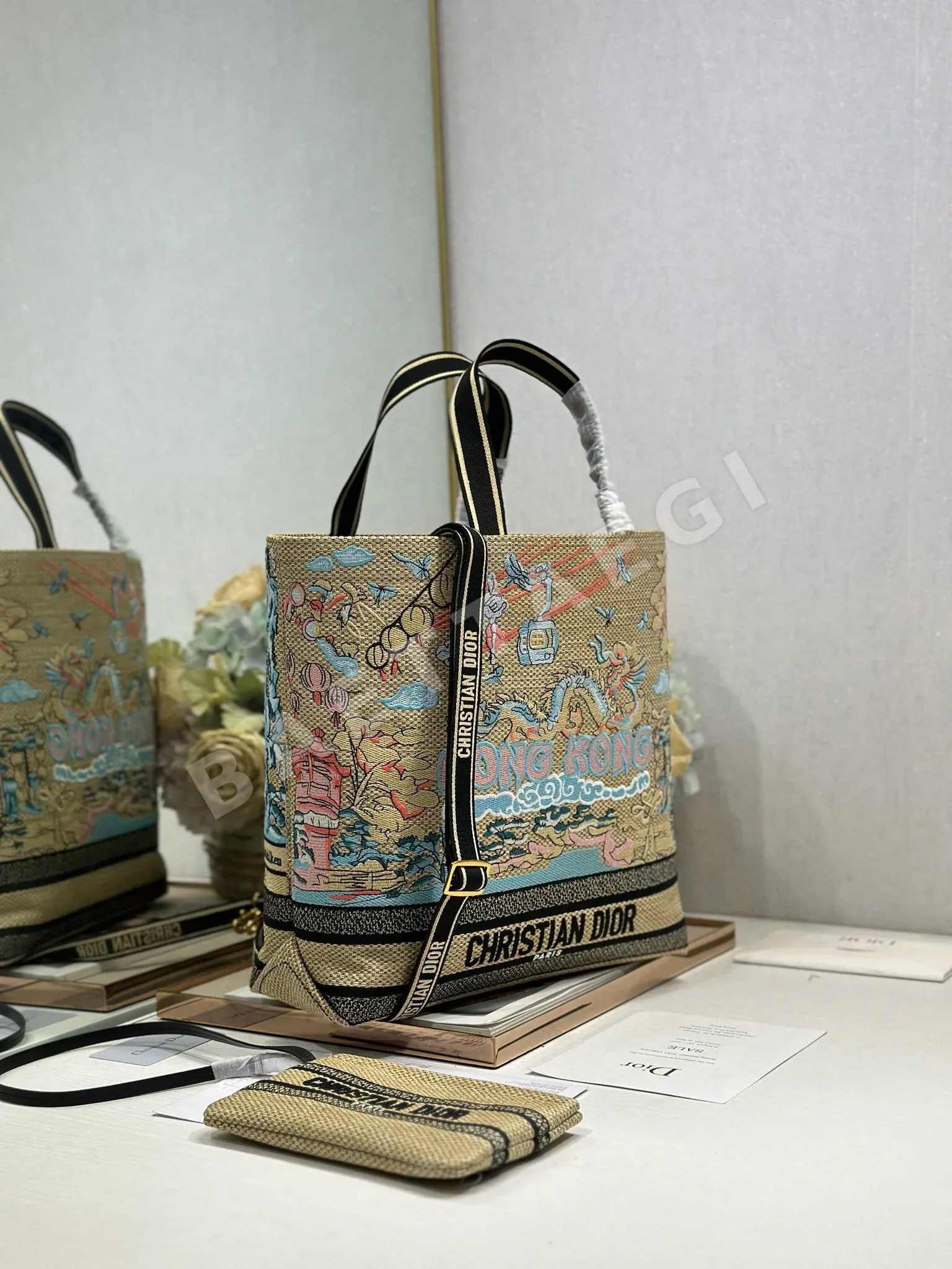 디올 시티 포스트카드 자수 토트백 상세 이미지 2