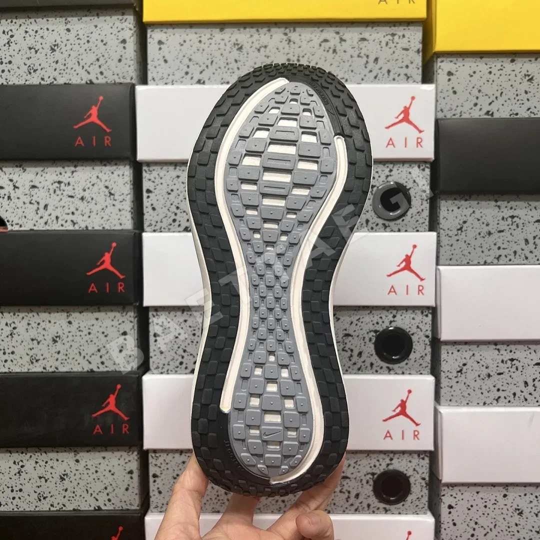나이키 [XY] 보메로 플러스 HV8150-008 201267 Nike Vomero Plus Anthracite White Wolf Grey 상세 이미지 3