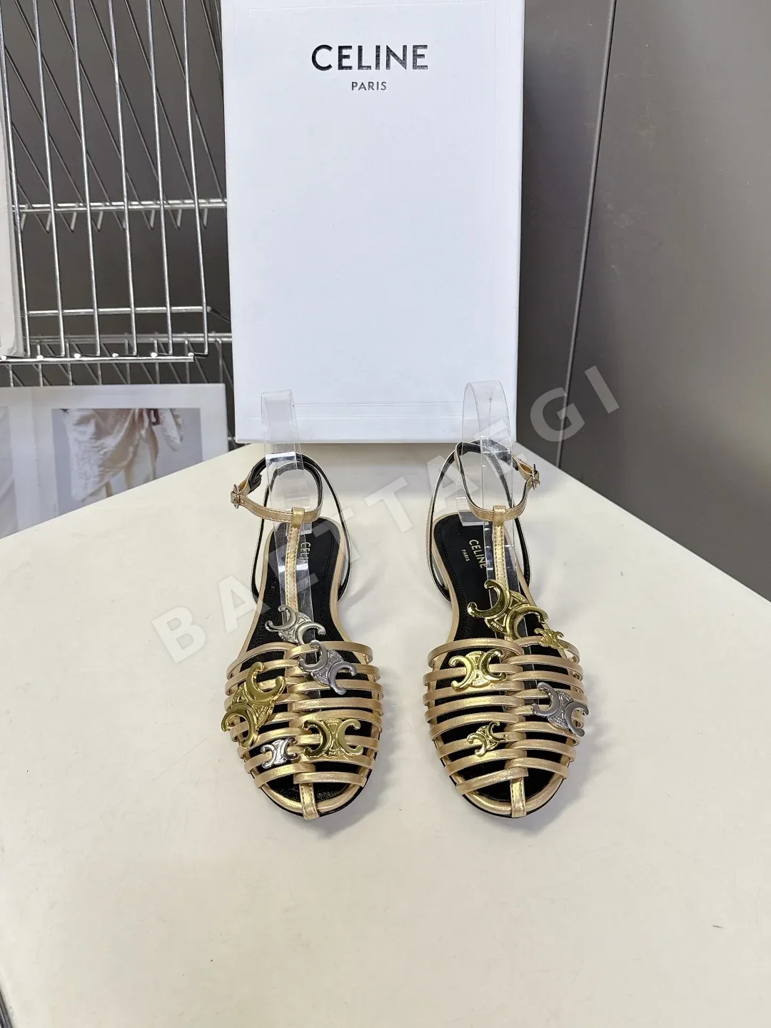 셀린느 꼬임 가죽 케이지 로만 스트랩 샌들 98514