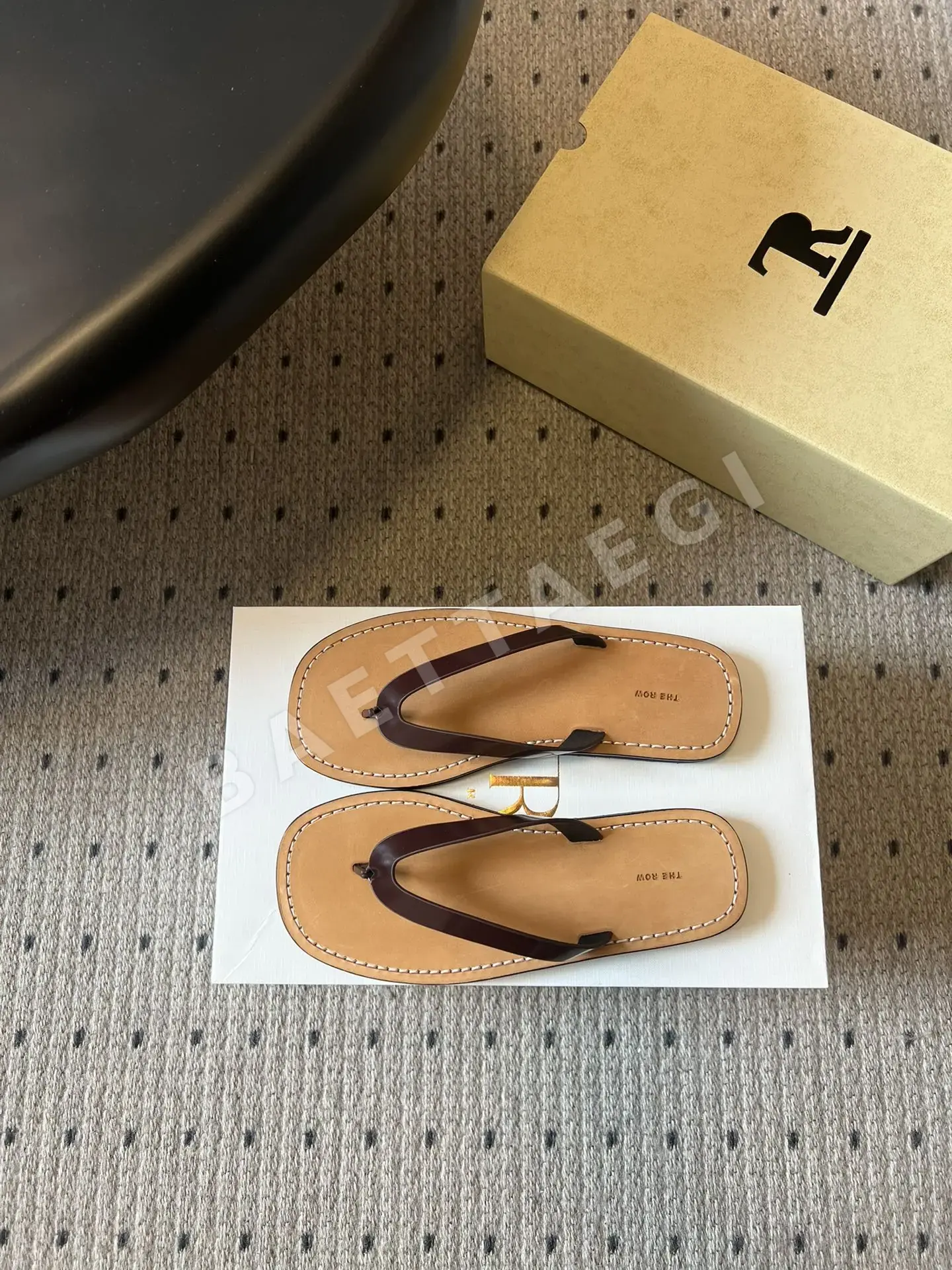 더로우 릴렉스 핏 플립플롭 상세 이미지 6